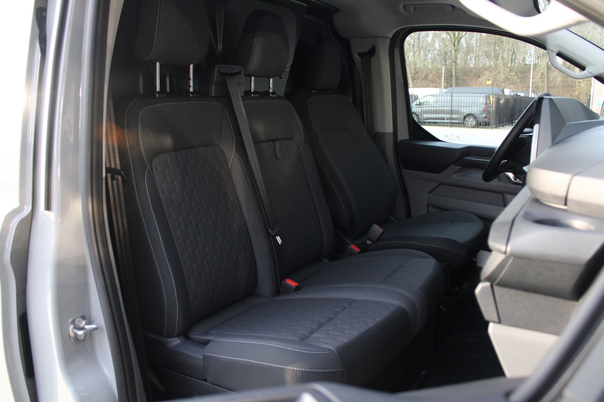 Ford Transit Custom 320 2.5 PHEV L2H1 Limited 232pk - 2x Schuifdeur - Trekhaak - Stoel/Stuurverwarming - ACC - Blindspot - Keyless - Rijklaar thumbnail 41