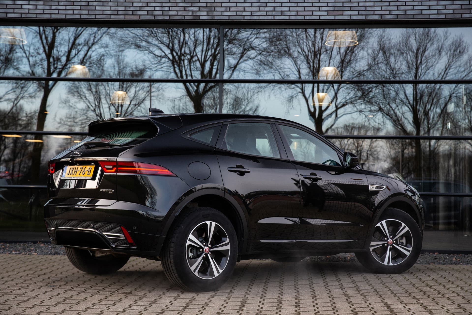 Jaguar E-Pace 1.5 P300e AWD R-Dynamic SE , Panoramadak, Leer, Carplay, thumbnail 2
