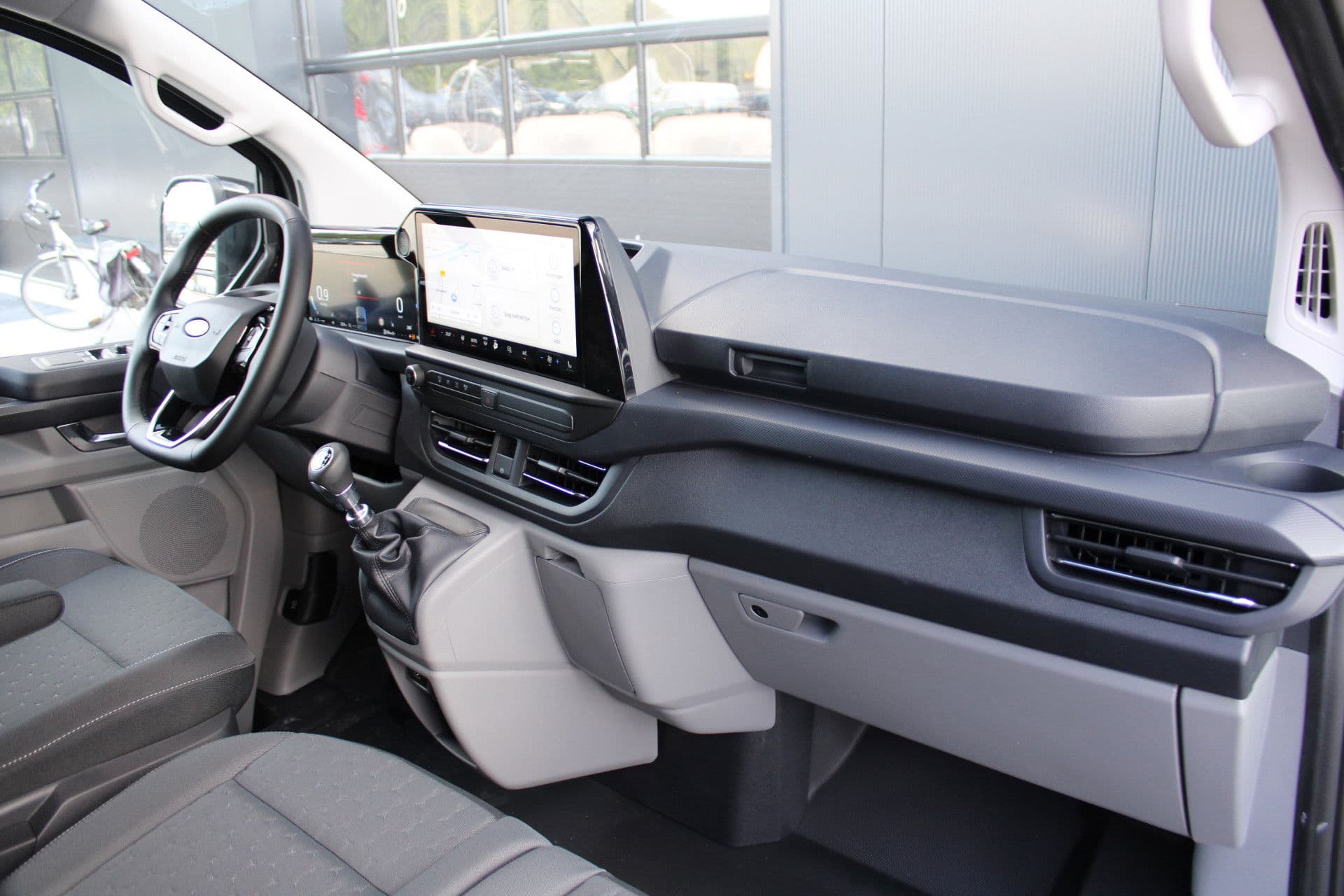 Ford Transit Custom 320 2.0 TDCI L2H1 Limited 150pk - Adaptive Cruise - Verwarmd stuur - Blind spot - Navigatie - Camera - Draadloos laden - Rijklaar thumbnail 39