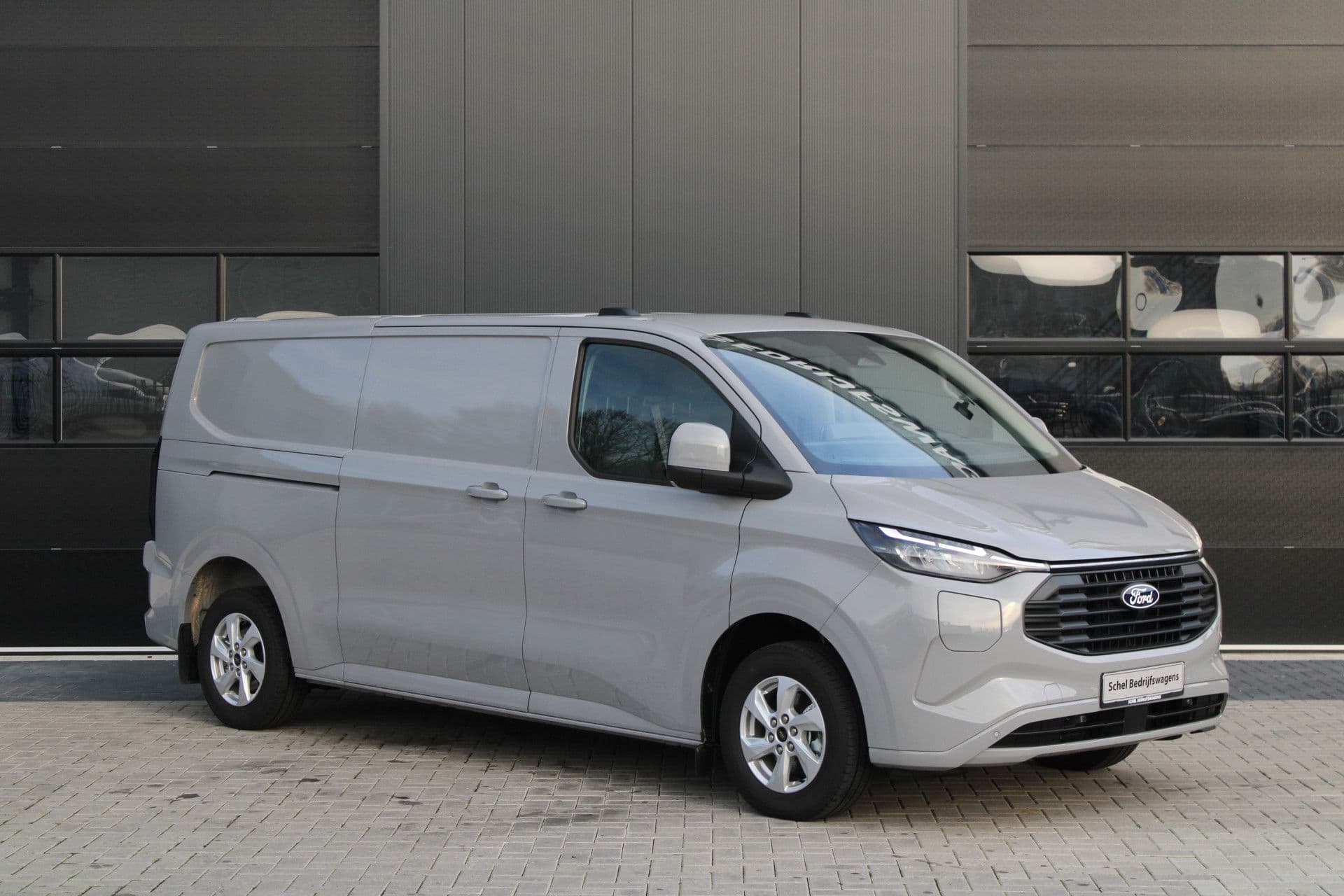 Ford Transit Custom 320 2.5 PHEV L2H1 Limited 232pk - 2x Schuifdeur - Trekhaak - Stoel/Stuurverwarming - ACC - Blindspot - Keyless - Rijklaar thumbnail 3