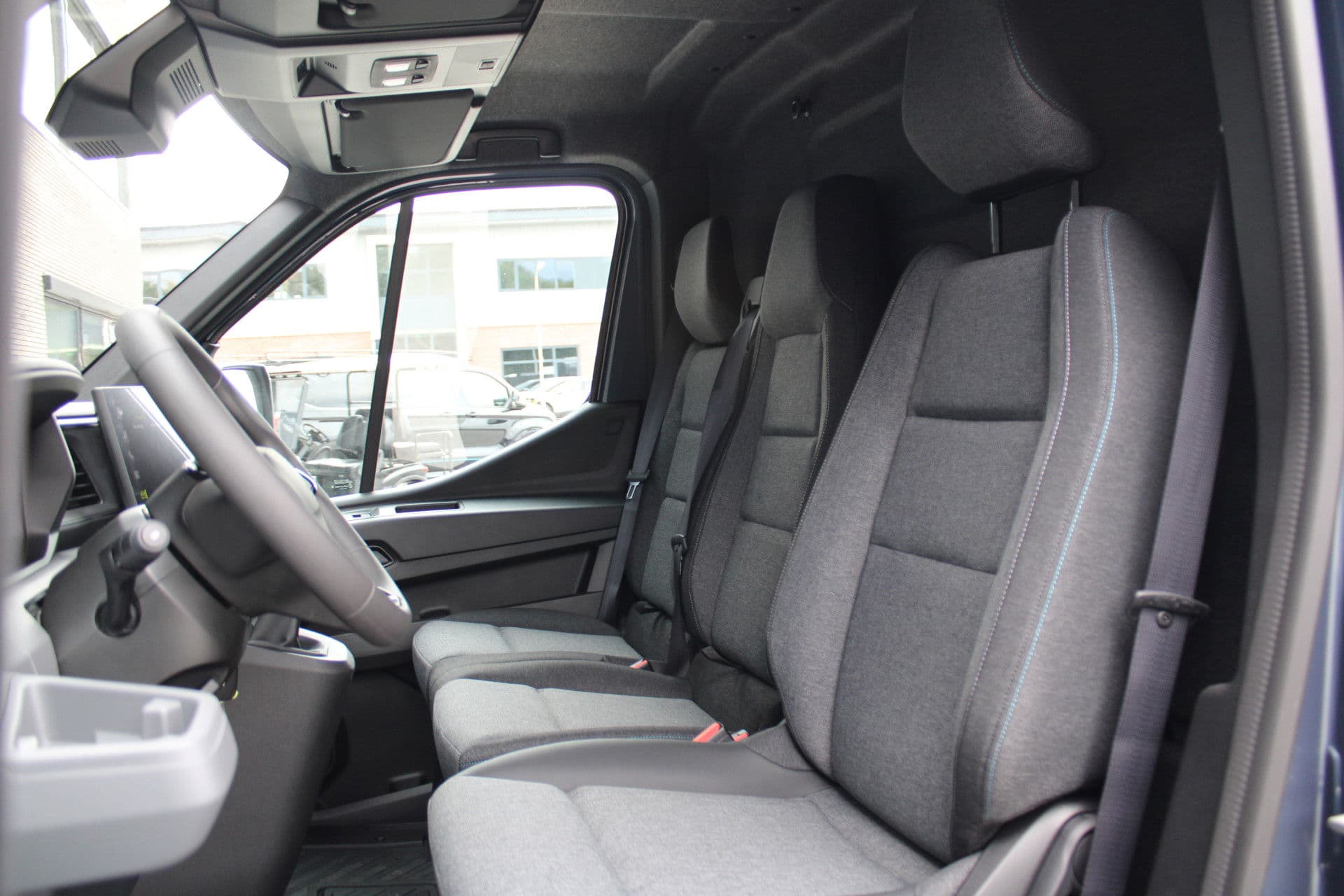 Renault Master T35 2.0 dCi 170pk L2H2 Extra - Navigatie - Blind Spot - Camera - Stoelverwarming - Verwarmde voorruit - Rijklaar thumbnail 7