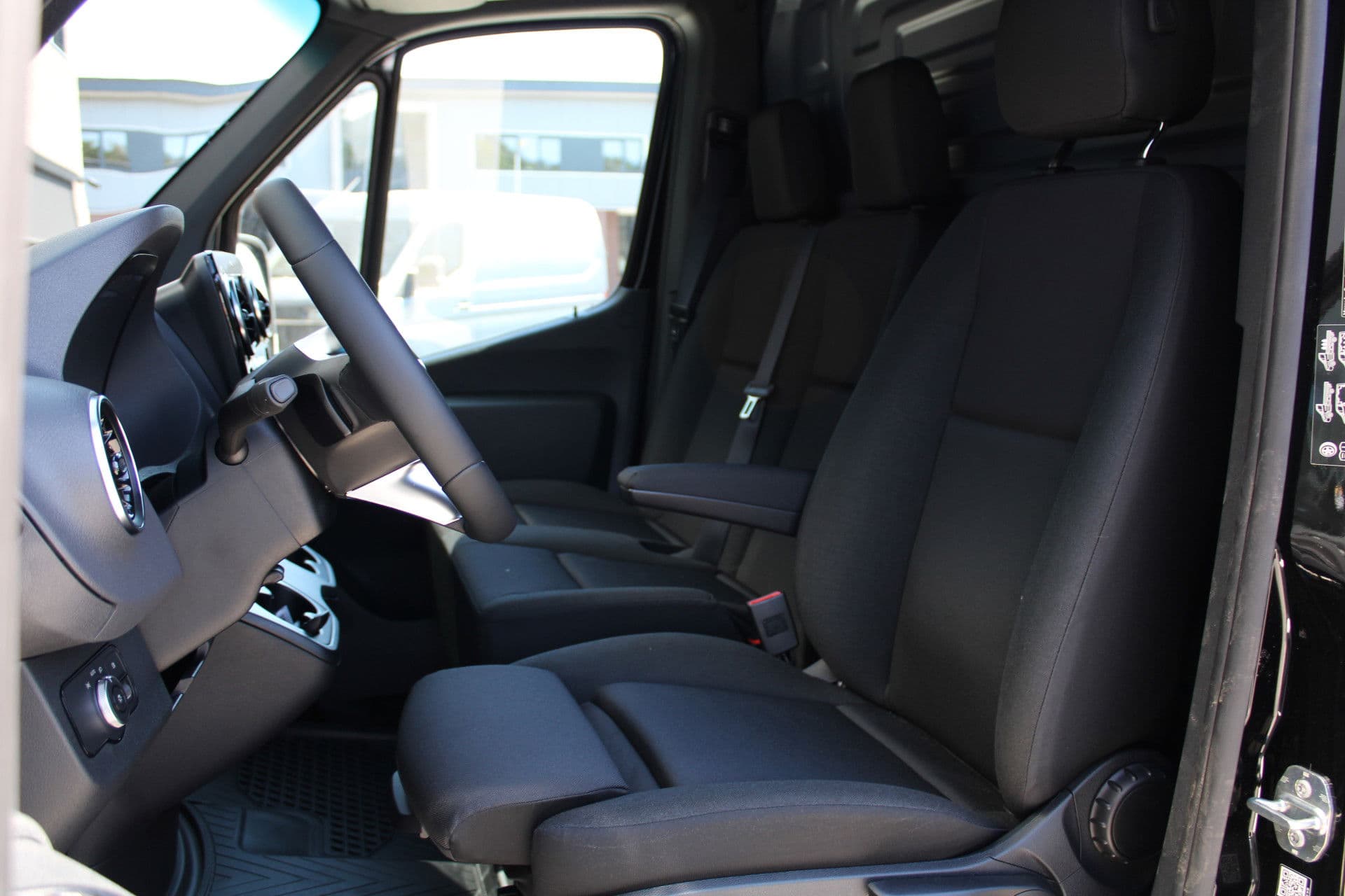 Mercedes-Benz Sprinter 317CDI L2H2 Select - LED - Mbux 10 - 3.5t Trekhaak - Geveerde Stoel - Betimmering - Camera - Carplay - Blind spot - Cruise - Rijklaar thumbnail 17