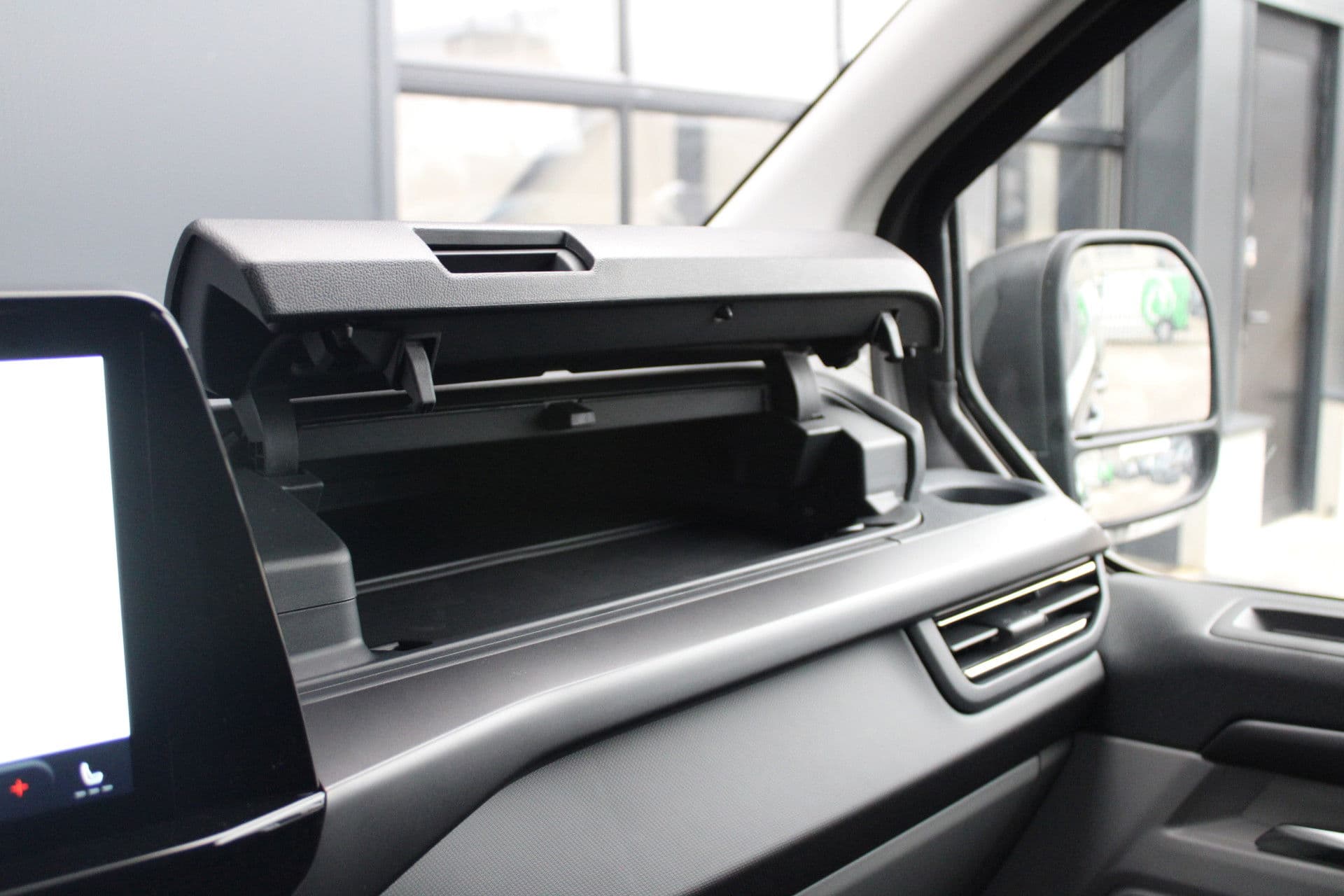 Ford Tourneo Custom 340 2.5 PHEV L2H1 Titanium X 232pk - 2x Schuif - ACC - 360 camera - Leder - Prijs excl. BTW - Rijklaar thumbnail 36