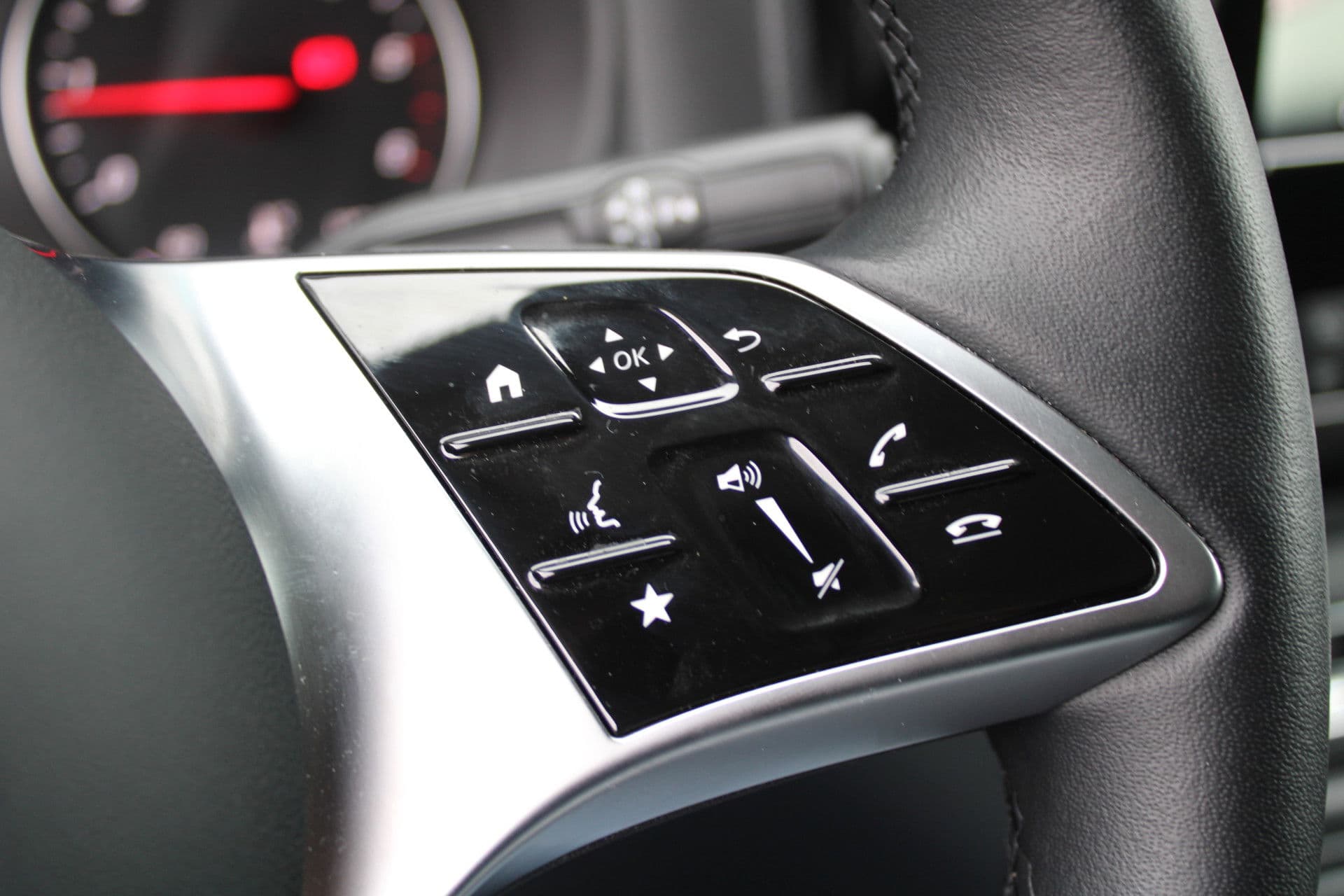 Mercedes-Benz Vito 114CDI L2 Pro - Distronic - 360 camera - Multibeam LED - Stoel&Stuurverwarming - Trekhaak 2500kg - Navigatie - Rijklaar thumbnail 17