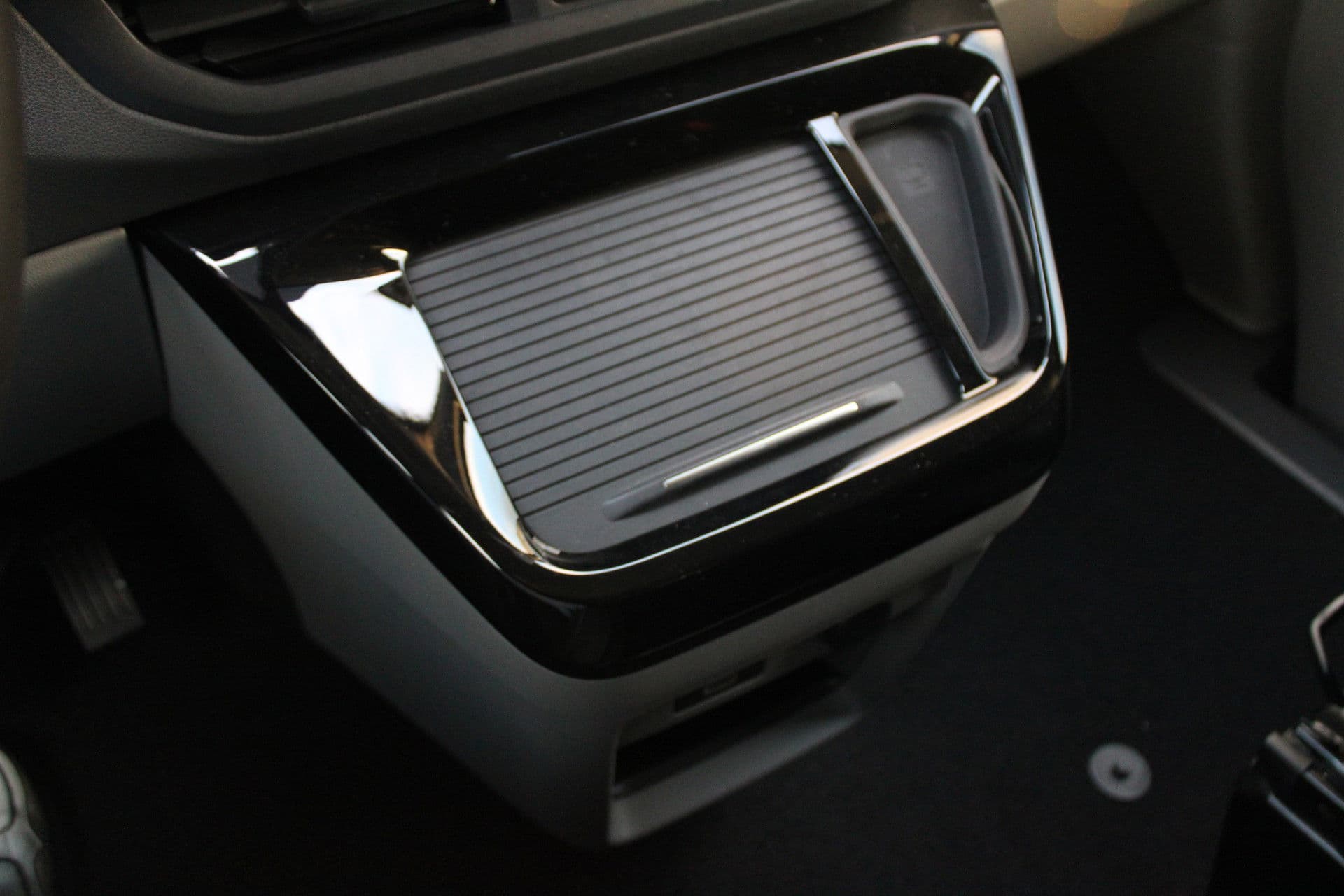 Ford Transit Custom 320 2.5 PHEV L1H1 Sport DC 232pk - 2x Schuif - 360 Camera - ACC - Keyless - Stoel/Stuurverwarming - Blindspot - Incl BPM - Rijklaar thumbnail 33