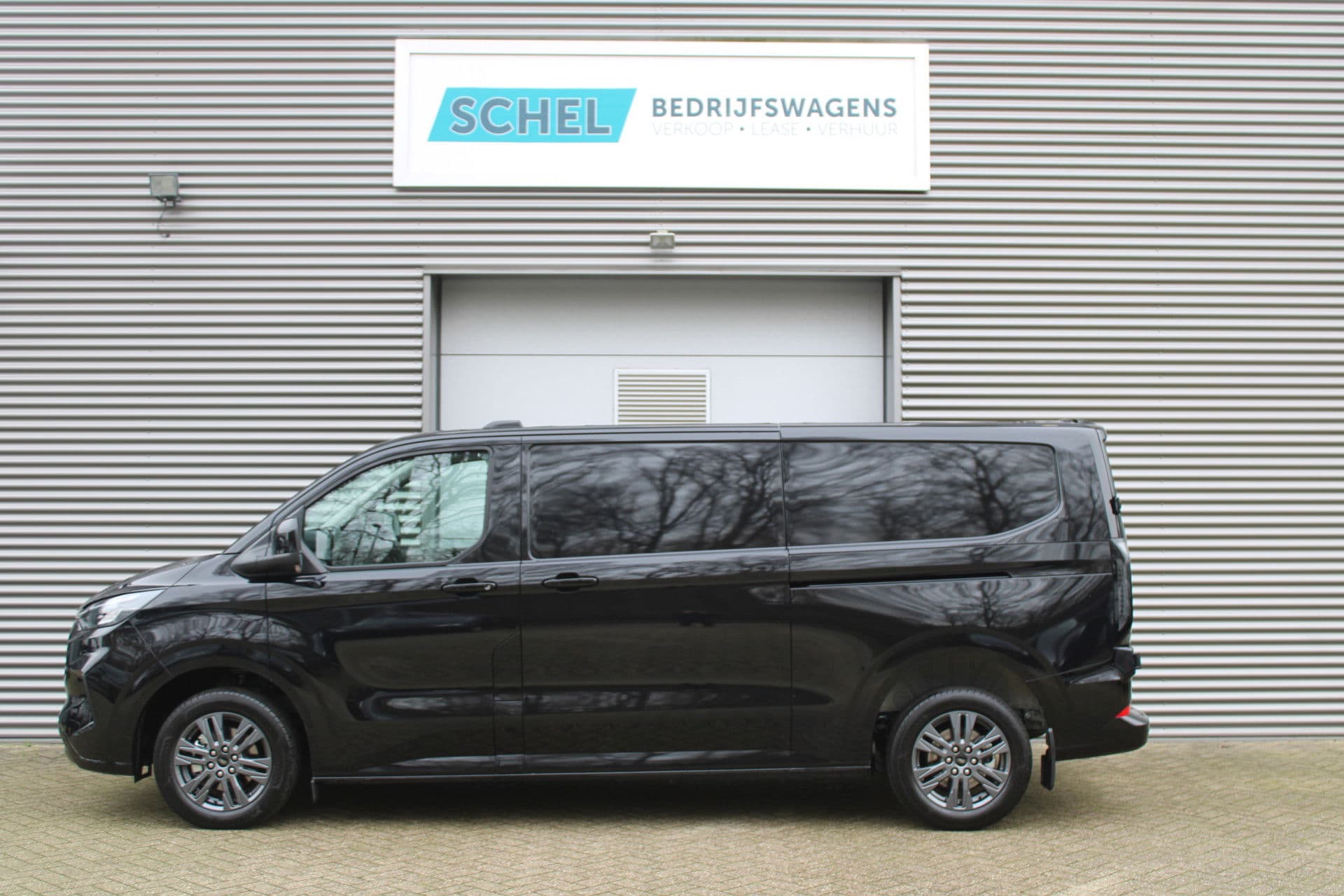 Ford Transit Custom 320 2.0 TDCI L2H1 Limited 170pk - 1+1 Stoelopstelling - 2x Schuifdeur - Adaptive Cruise - Verwarmd stuur - Blind spot - Navigatie - Camera - Draadloos laden - Rijklaar thumbnail 10