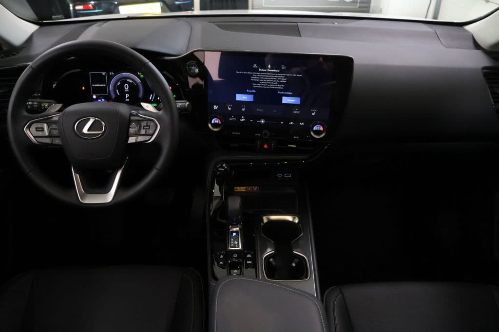 Lexus NX 450h+ AWD Luxury Line | Explorer Pack thumbnail 13