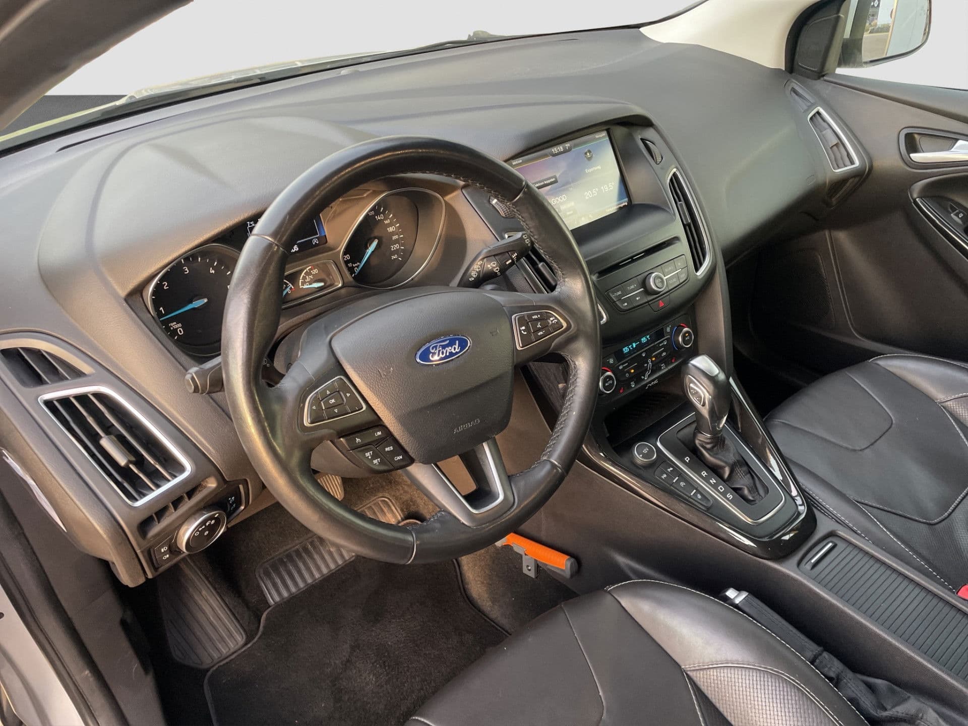 Ford FOCUS Wagon 1.5 TDCI Titanium Edition Leder | Navi | D.hoek | Trekhaak thumbnail 10