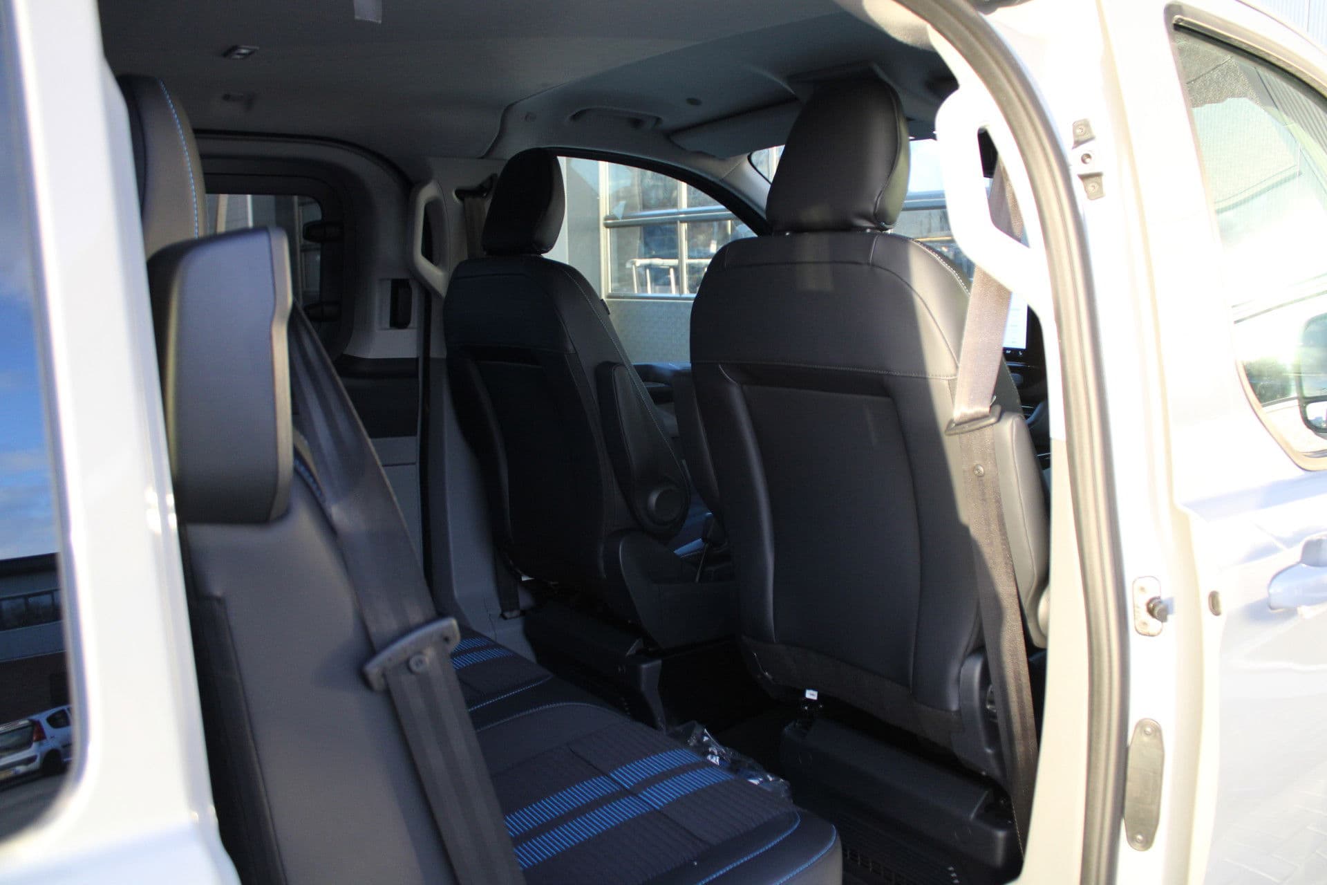 Ford Transit Custom 320 2.5 PHEV L1H1 Sport DC 232pk - 2x Schuif - 360 Camera - ACC - Keyless - Stoel/Stuurverwarming - Blindspot - Incl BPM - Rijklaar thumbnail 43