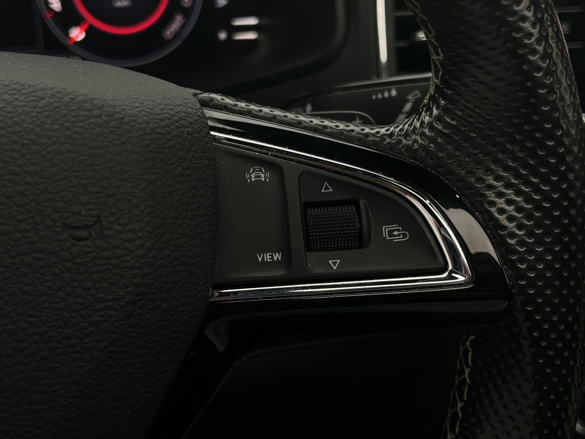 Škoda Karoq 1.5 TSI ACT Sportline Business | Pano | Adaptive | Trekhaak | Canton | Dodehoek det. | thumbnail 14