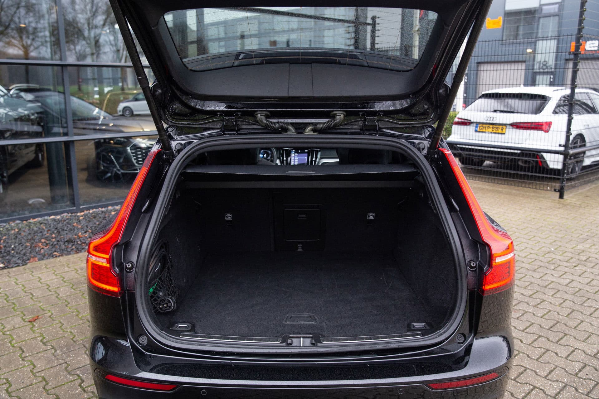 Volvo V60 2.0 T8 AWD Polestar Engineered , NL-Auto, Panoramadak, 360-camera, Harman&Kardon, HUD thumbnail 28