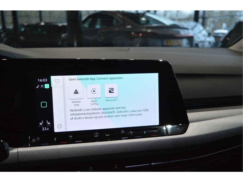 Volkswagen Golf 1.0 eTSI Life navi clima cruise led pdc !! thumbnail 16