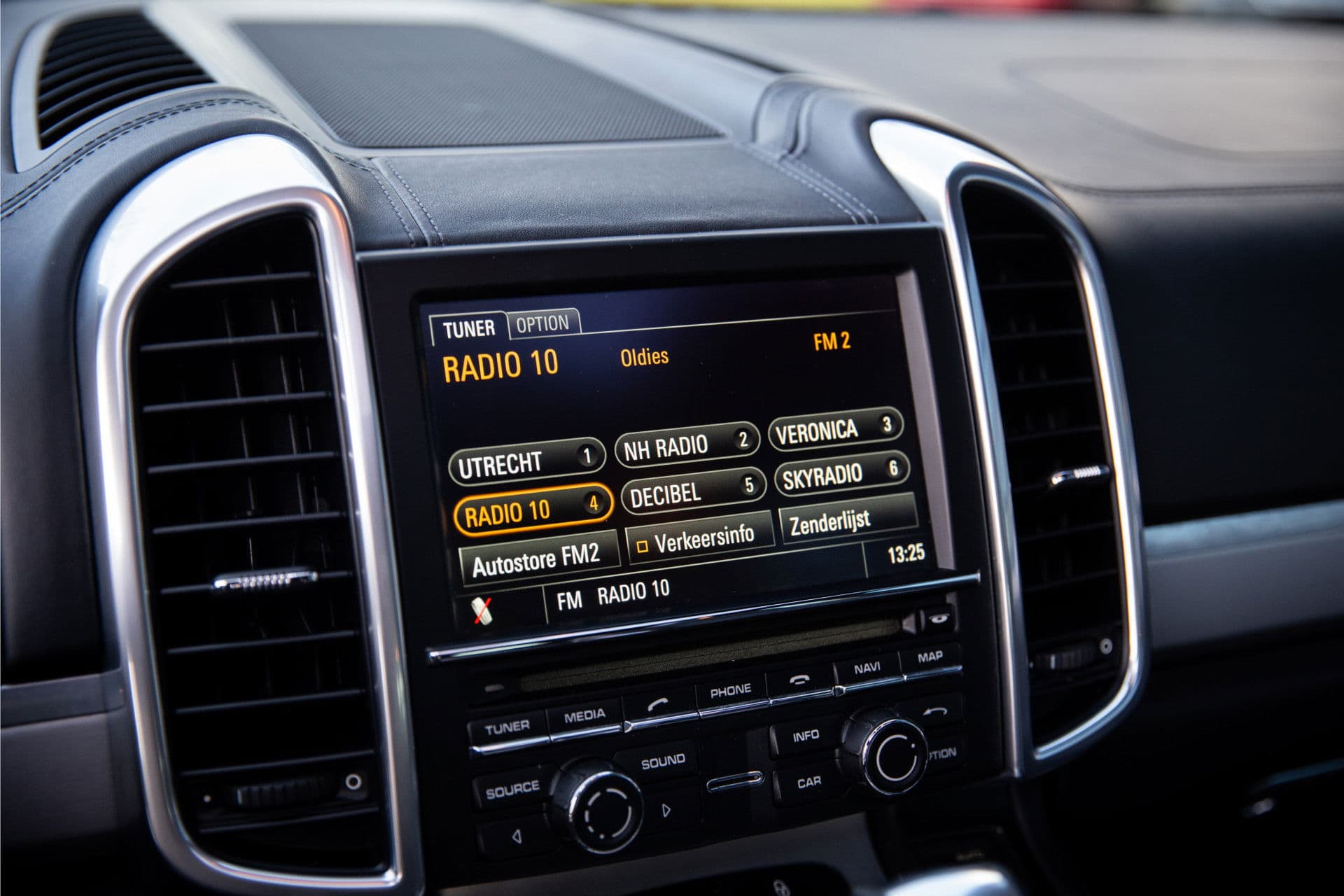 Porsche Cayenne 4.8 GTS , Panoramadak, Cruise control, Memory-seat, Achteruitrijcamera thumbnail 15