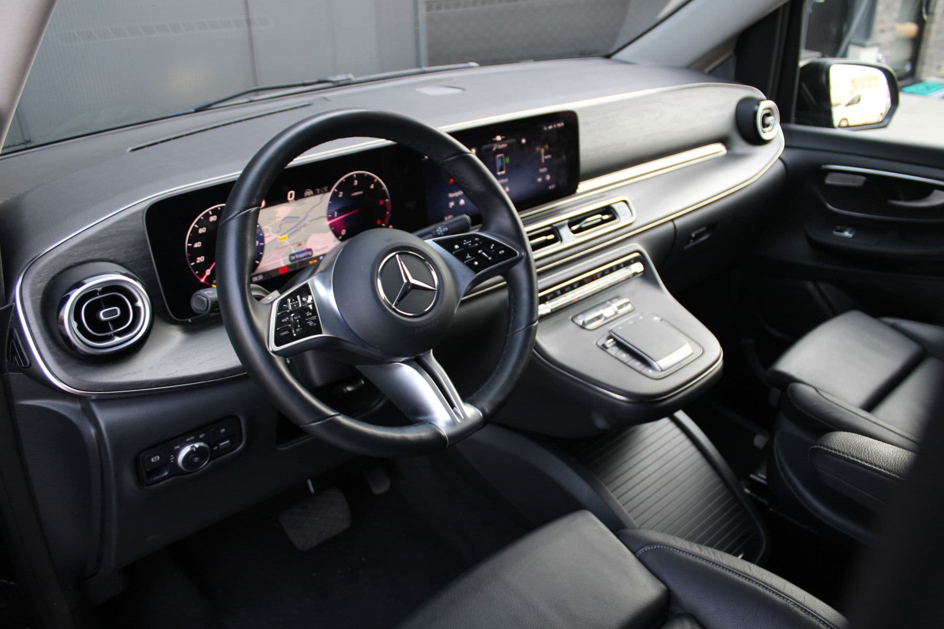 Mercedes-Benz V-Klasse 300d - Avantgarde - DC - 4-matic - 360 Cam - Multibeam - Elektrische schuifdeuren - Digitale spiegel - Volle auto - Rijklaar thumbnail 19