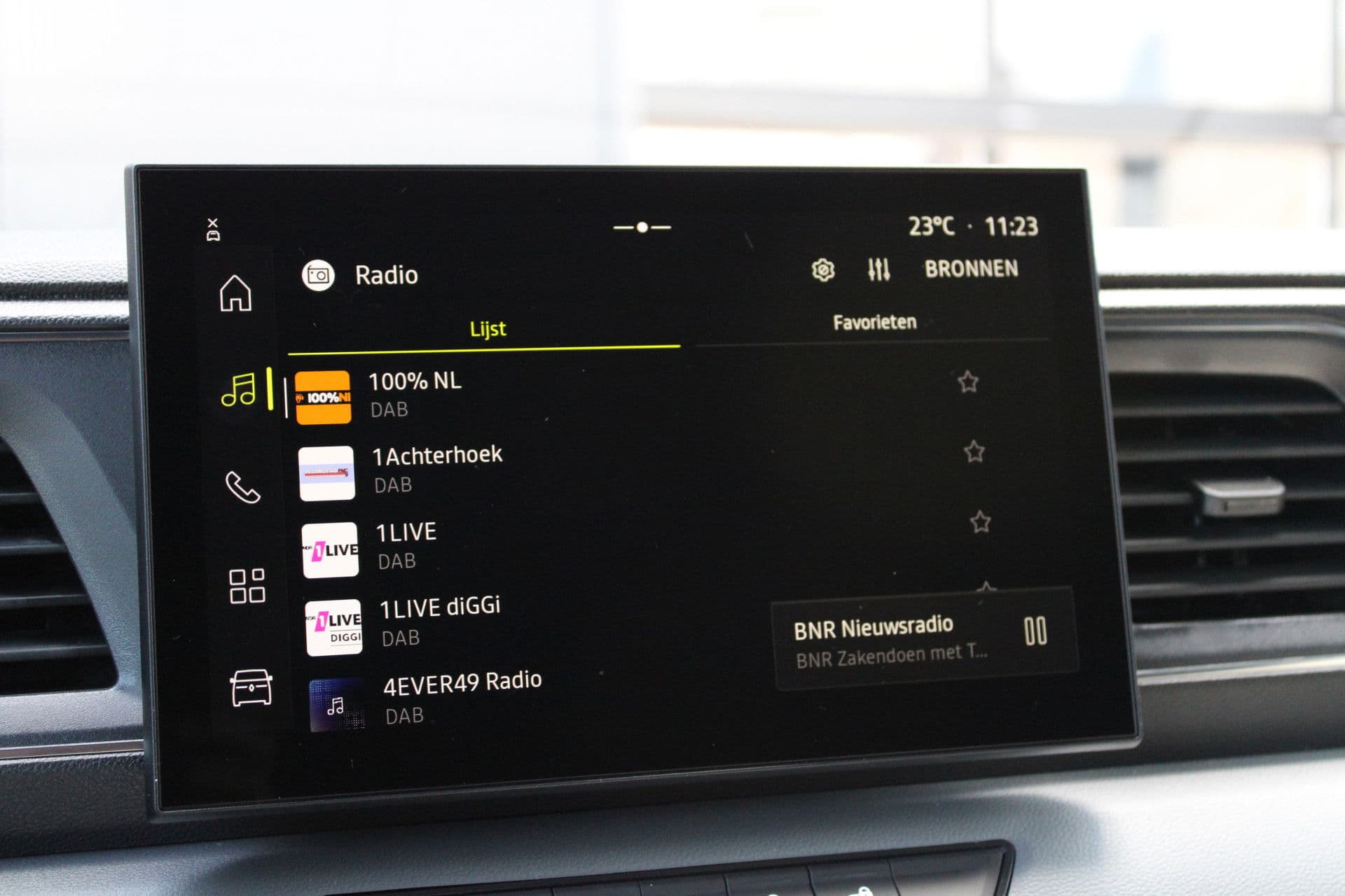 Renault Master T35 2.0 dCi 170pk L2H2 Extra - 2x Schuifdeur - Navigatie - Blind Spot - Camera - Stoelverwarming - Verwarmde voorruit - Rijklaar thumbnail 18