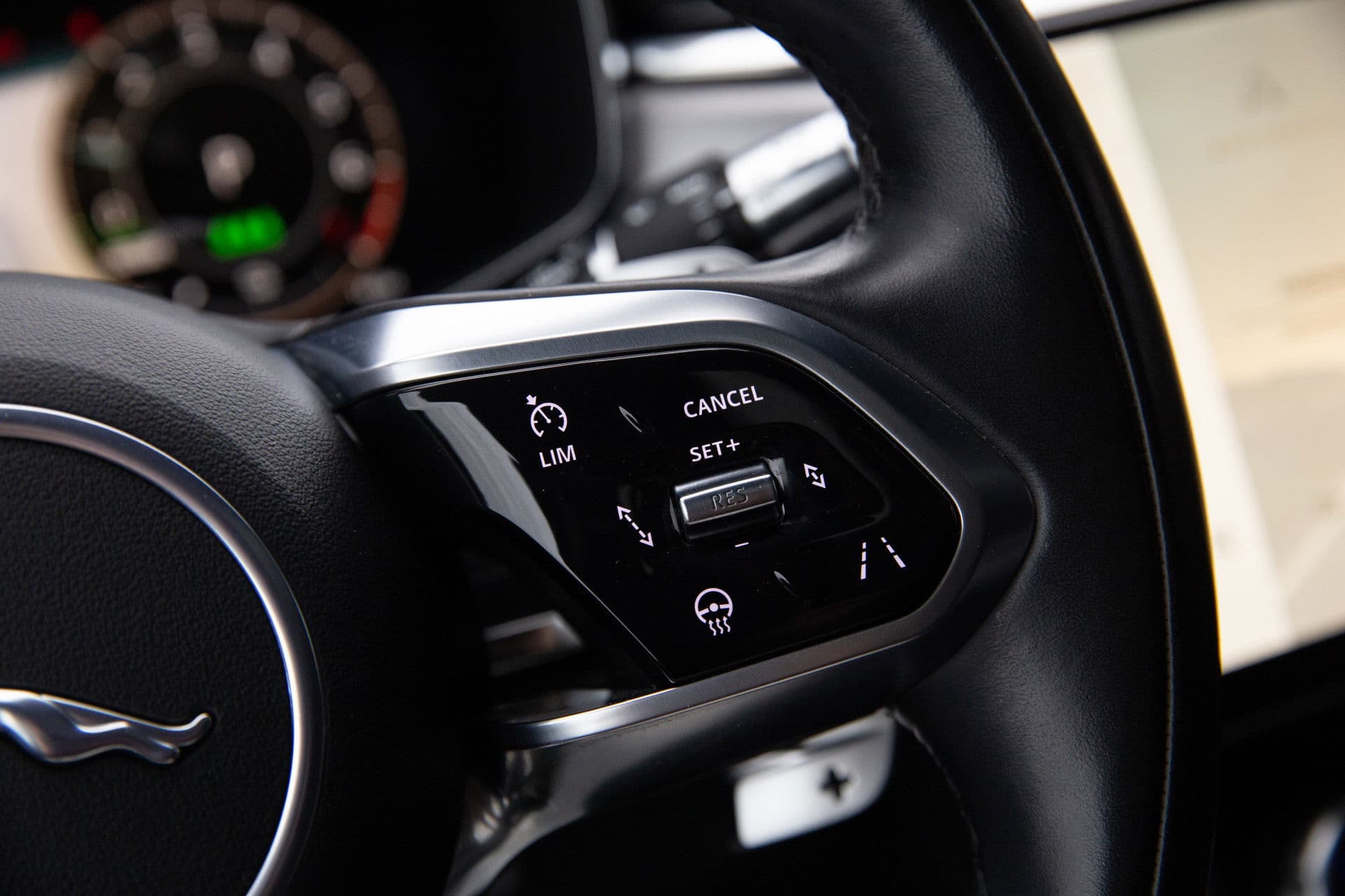 Jaguar F-Pace 2.0 P400e PHEV R-Dynamic SE , Panoramadak, Meridian, Head-up Display thumbnail 11