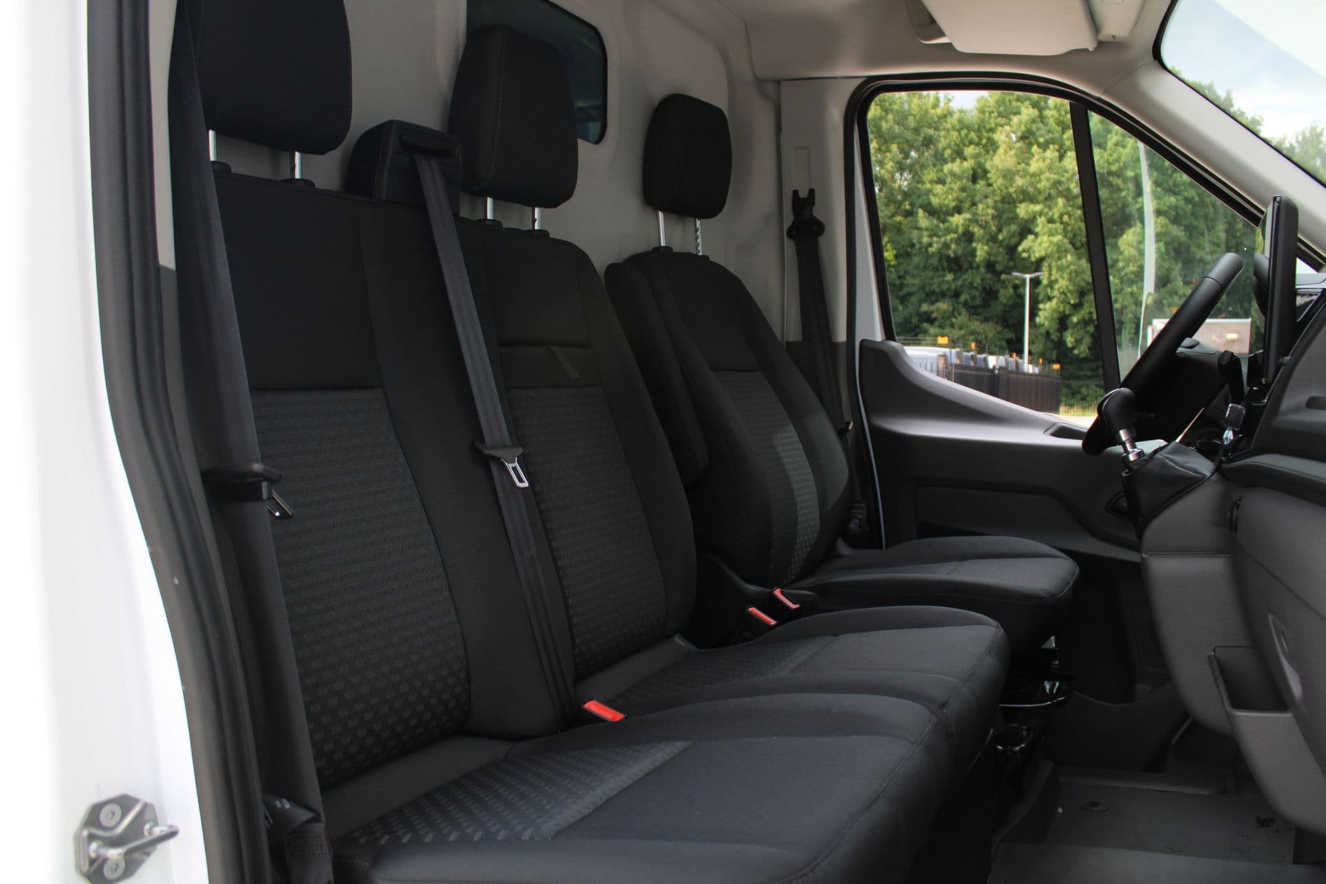 Ford Transit 350 2.0 TDCI L4H3 Trend 165pk RWD - Carplay - Android - Cruise - Camera - 270gr deuren - Rijklaar thumbnail 35