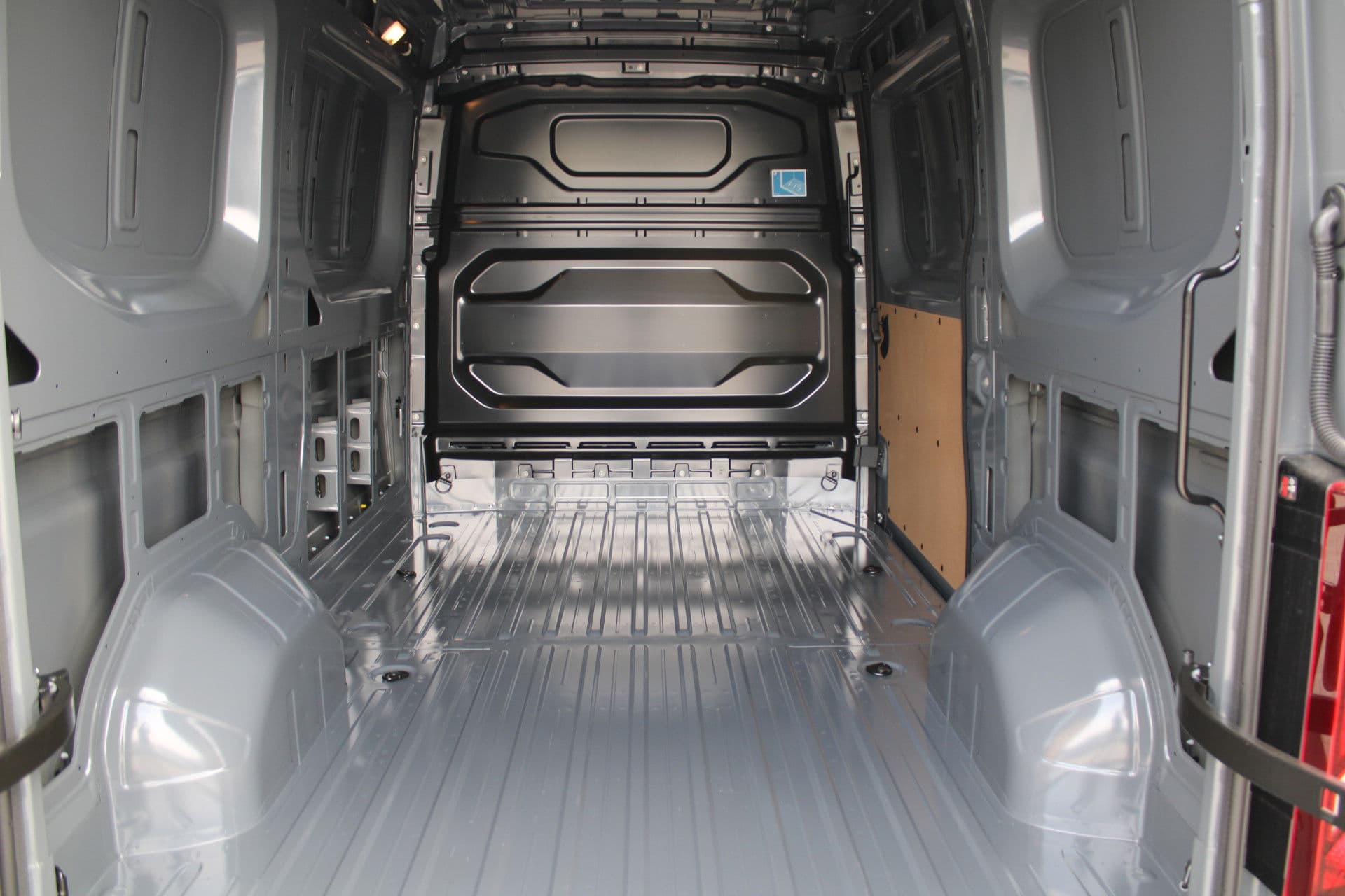 Renault Master T35 2.0 dCi 170pk L2H2 Extra - Navigatie - Camera - 270 gr deuren - Parkeersensoren - Draadloos laden - Rijklaar thumbnail 10