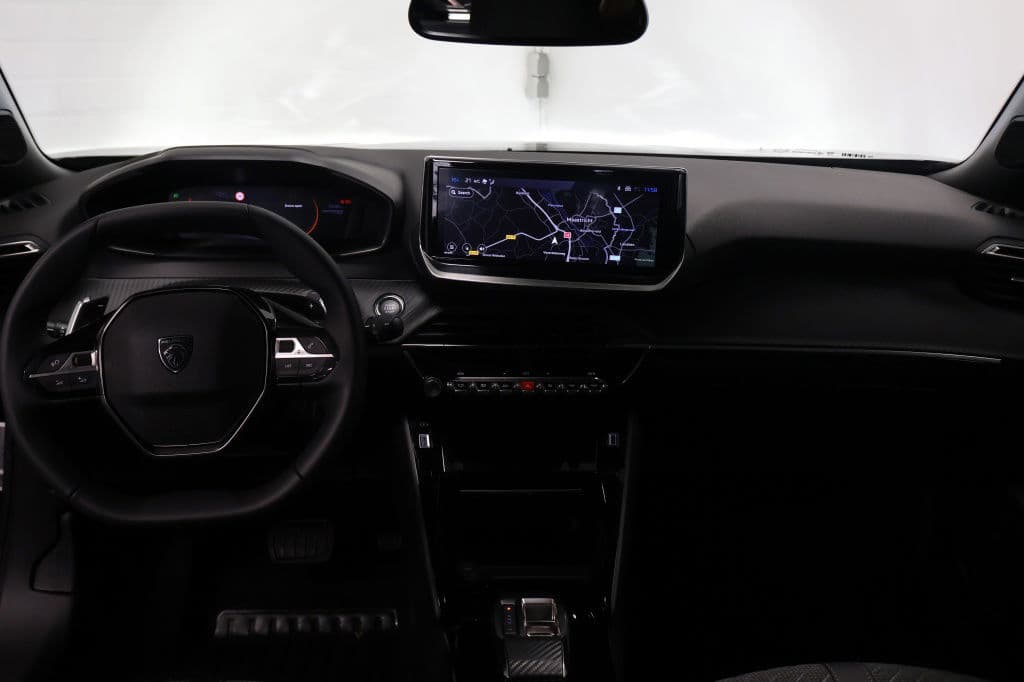 Peugeot 2008 1.2 Hybride 145 Allure | 360 Camera | Luxe thumbnail 31