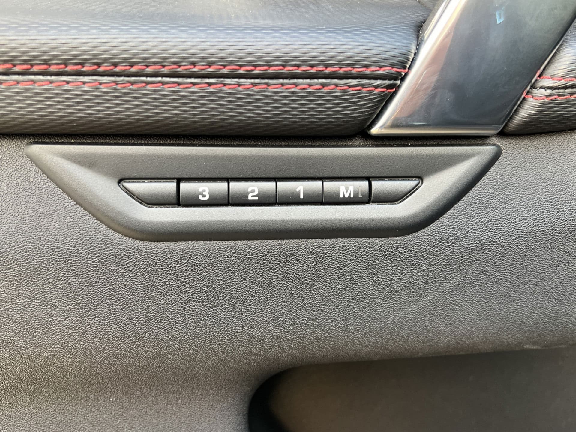 Land Rover Discovery Sport P300e 1.5 R-Dynamic SE R-Dynamic | Virtual | Adaptive Cruise | 360* | 20"| thumbnail 3