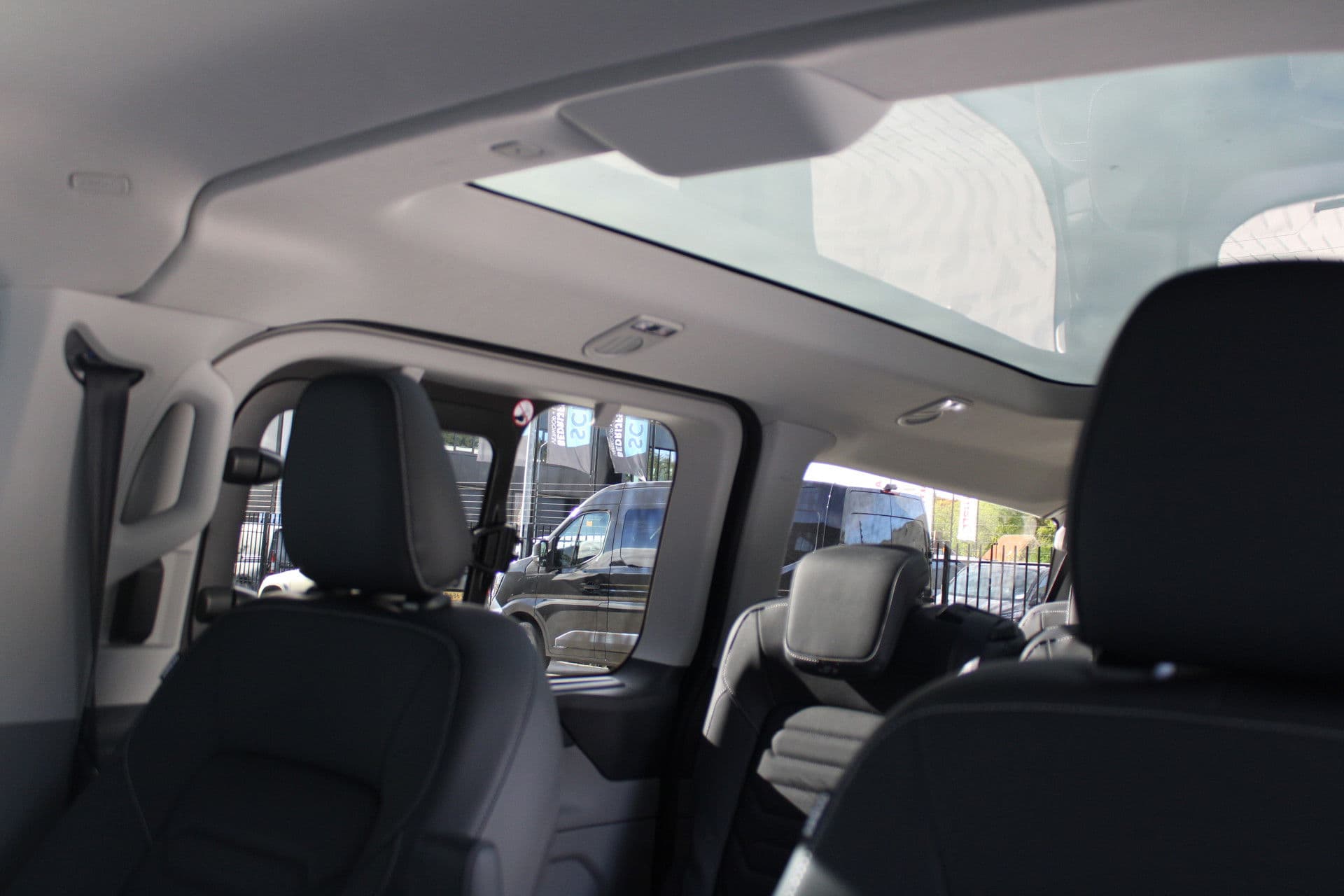 Ford Tourneo Custom 340 2.5 PHEV L2H1 Titanium X 232pk - ACC - Pano - B&O - Elek. schuifdeuren - 360 camera - Elek-Trekhaak - Prijs excl. BTW - Rijklaar thumbnail 45