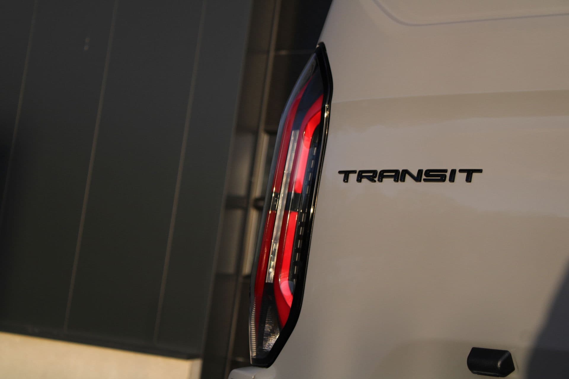 Ford Transit Custom 320 2.5 PHEV L1H1 Sport DC 232pk - 2x Schuif - 360 Camera - ACC - Keyless - Stoel/Stuurverwarming - Blindspot - Incl BPM - Rijklaar thumbnail 44