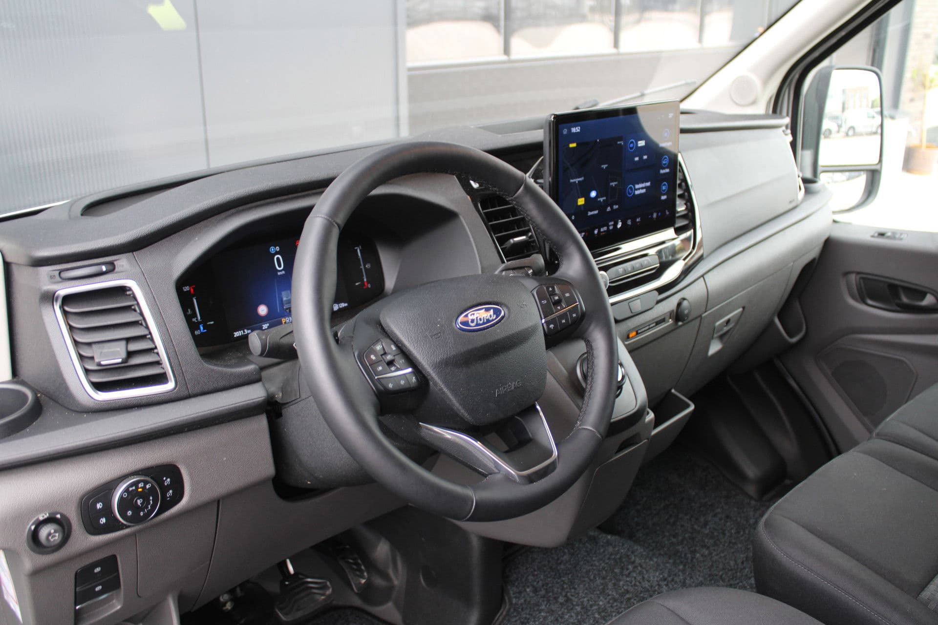 Ford Transit 350 2.0 TDCI L3H2 Limited Raptor 165pk - LUCHTVERING - ACC - Blind Spot - 360 camera - Raptor Grill - Stoel-Stuurverwarming - Trekhaak - Rijklaar thumbnail 2