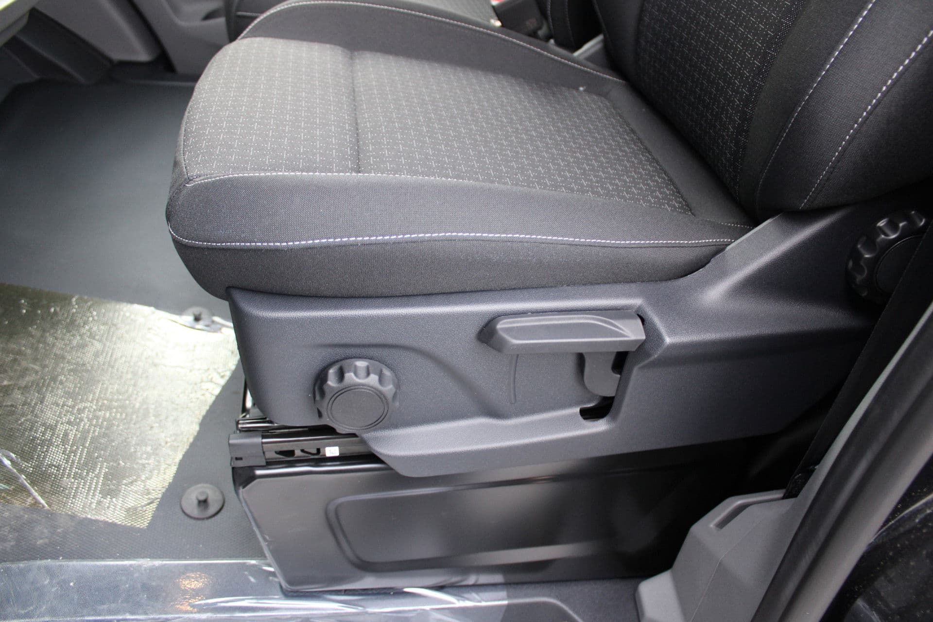 Ford Transit Custom 320 2.0 TDCI L2H1 Trend 170pk - Achterklep - Carplay - Android - LED koplampen - Stoelverwarming - 70l tank - Rijklaar thumbnail 38