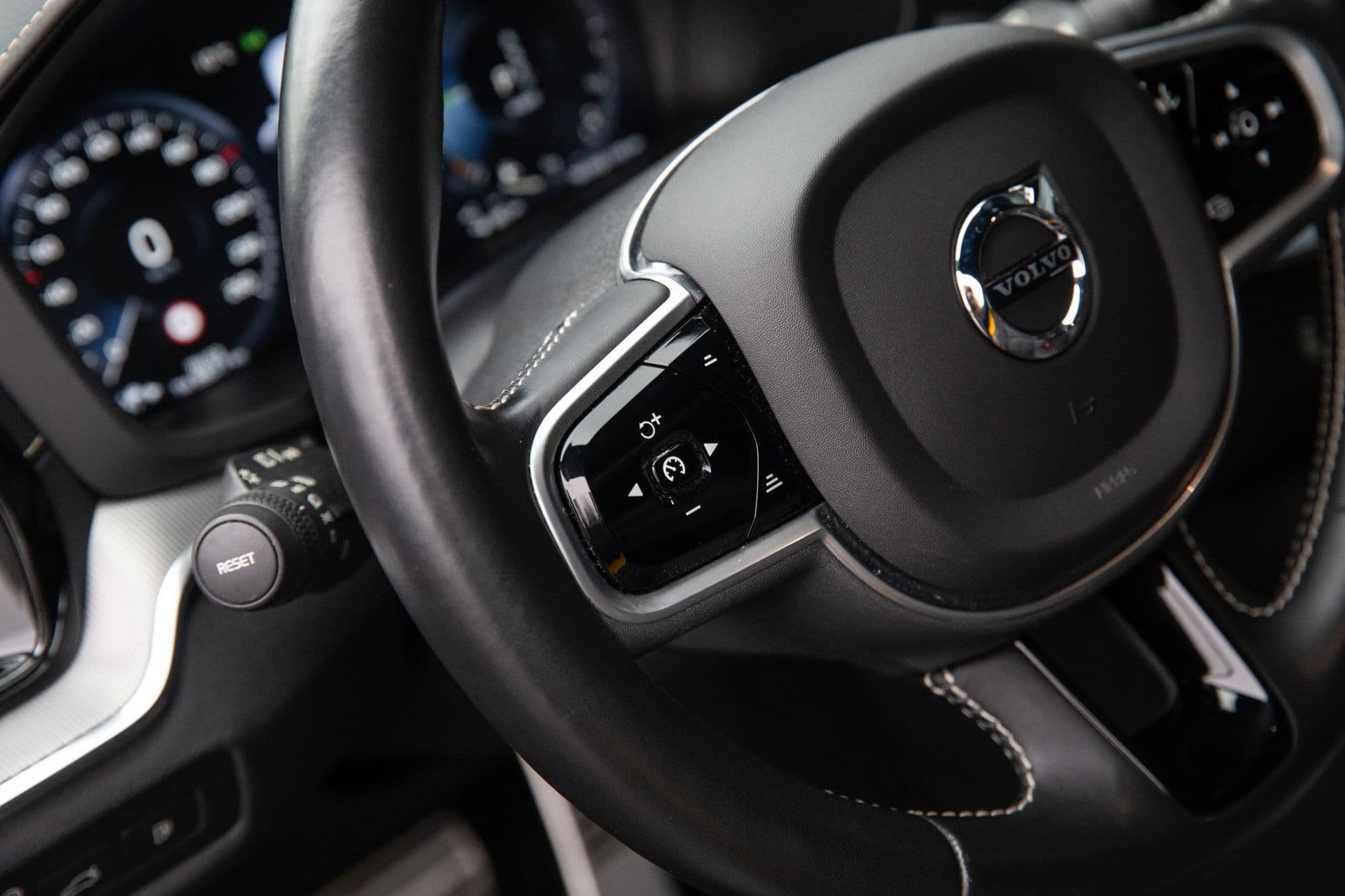 Volvo V60 2.0 T8 AWD Polestar Engineered , NL-Auto, Panoramadak, 360-camera, Harman&Kardon, HUD thumbnail 10