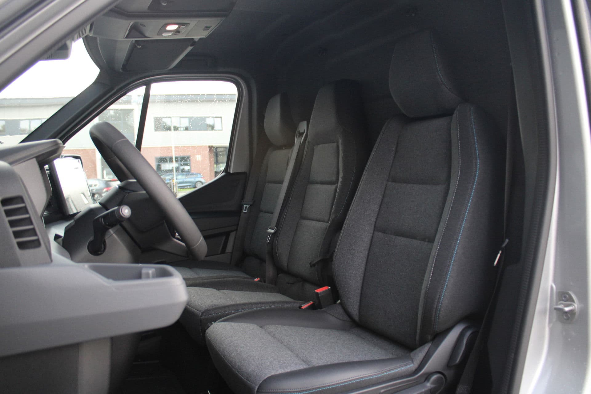 Renault Master T35 2.0 dCi 170pk L2H2 Extra - 2x Schuifdeur - Navigatie - Blind Spot - Camera - Stoelverwarming - Verwarmde voorruit - Rijklaar thumbnail 15