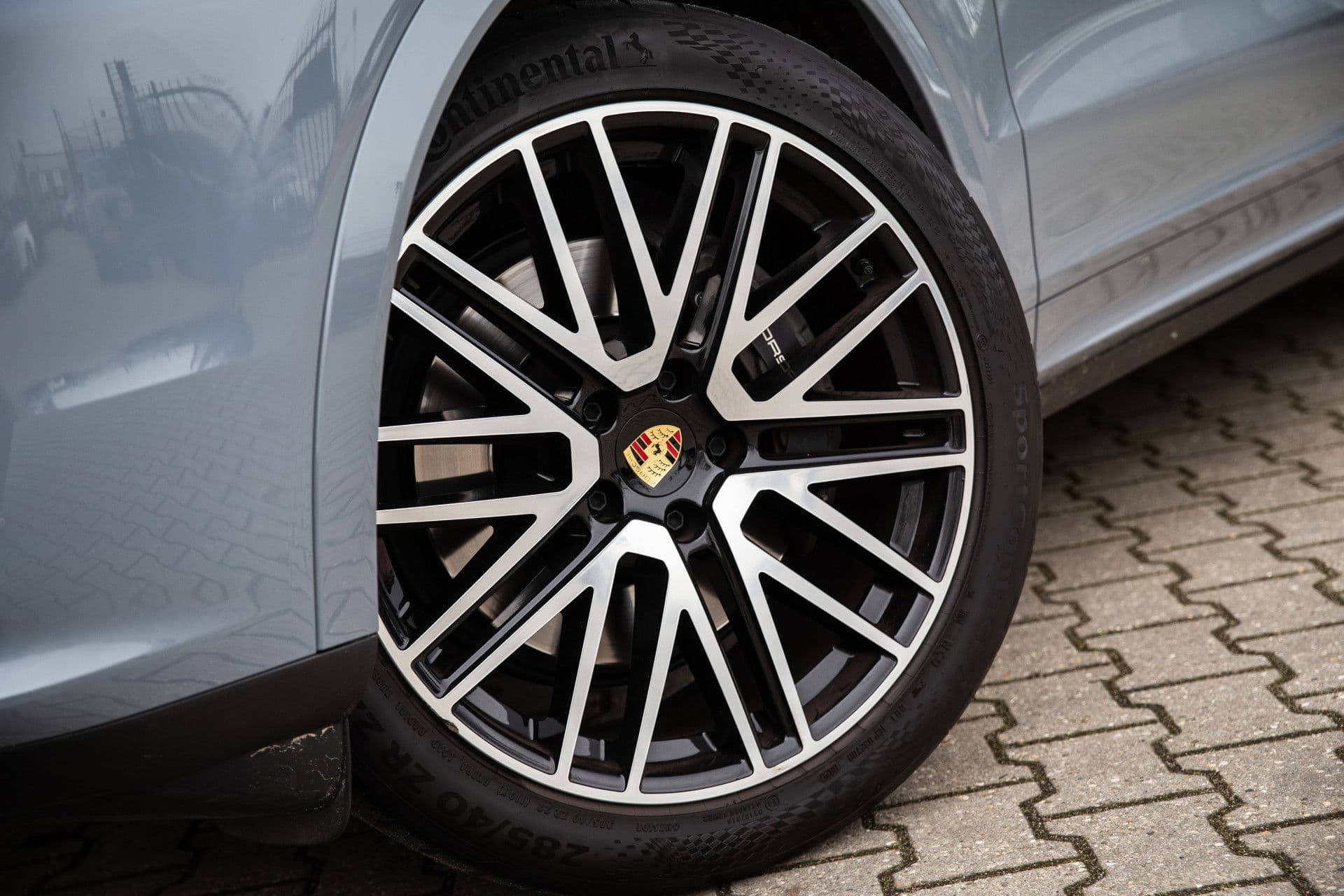 Porsche Cayenne Coupé 3.0 E-Hybrid , Panoramadak, Bijrijdersdisplay, Trekhaak, Sport Design, Origineel NL thumbnail 32