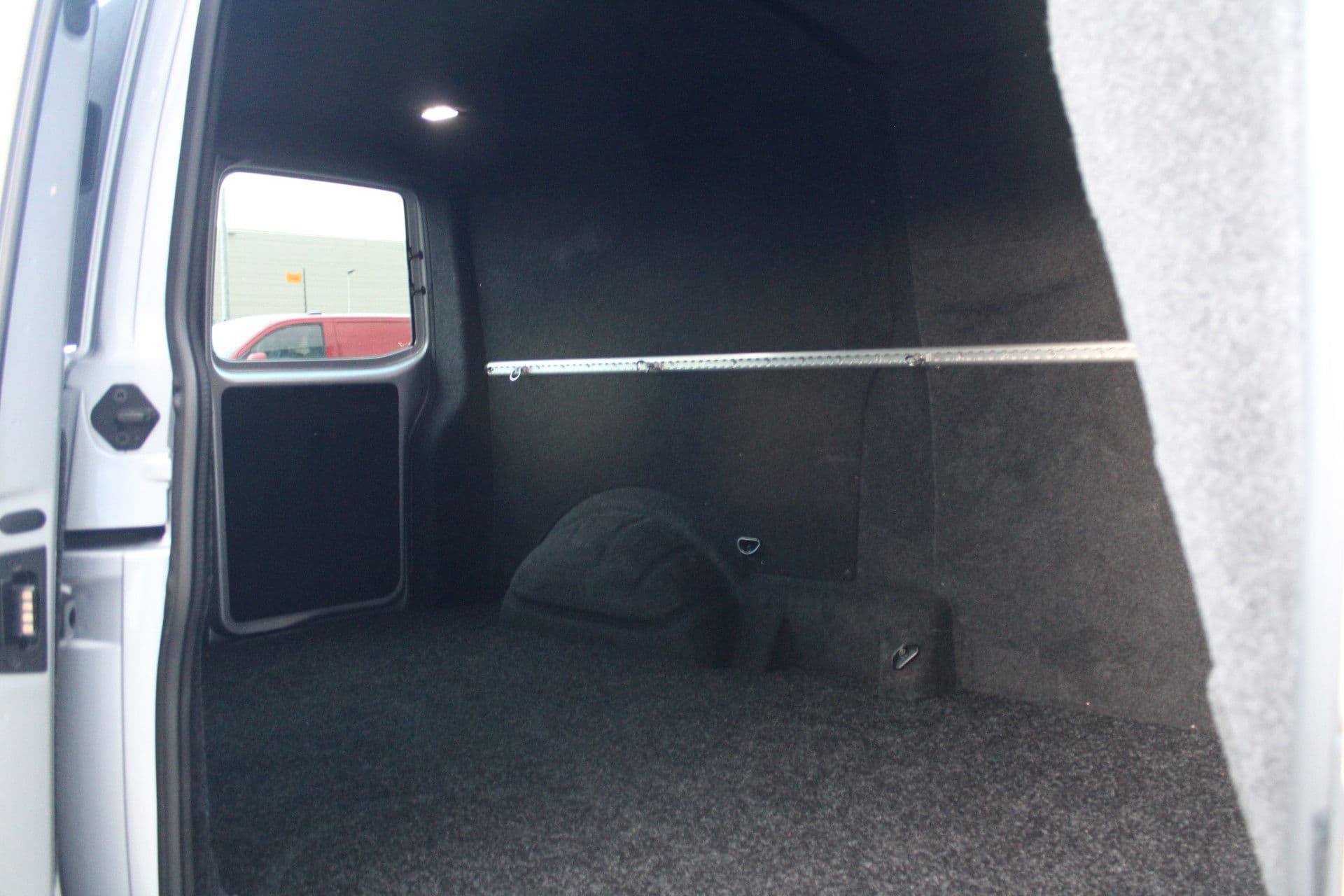 Volkswagen Transporter 2.0 TDI L2H1 28 Bulli 150pk - 20 Inch - Camera - Trekhaak - Leder - ACC - LED - Rijklaar thumbnail 12