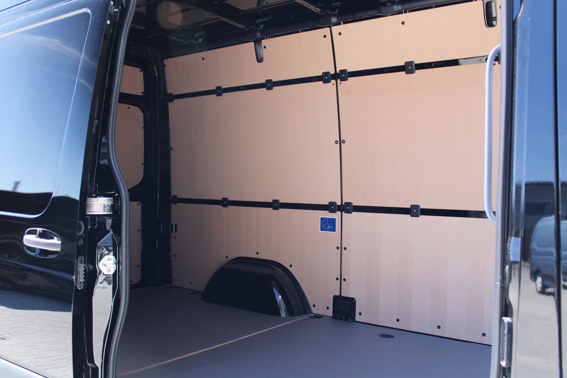 Mercedes-Benz Sprinter 317CDI L2H2 Select - LED - Mbux 10 - 3.5t Trekhaak - Geveerde Stoel - Betimmering - Camera - Carplay - Blind spot - Cruise - Rijklaar thumbnail 11