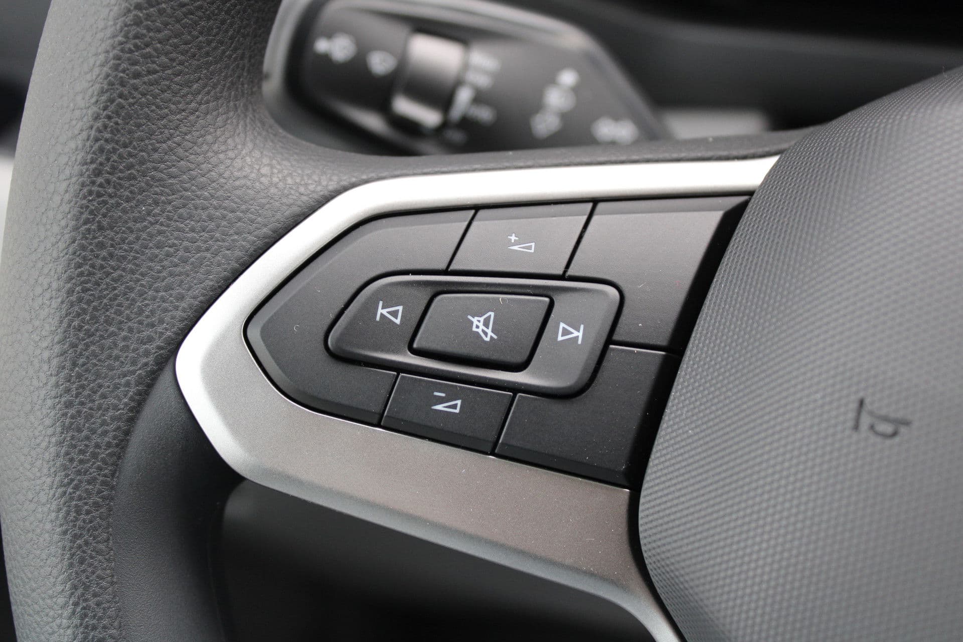 Volkswagen Crafter 30 2.0 TDI L3H3 140pk - Navigatie - DAB - Geveerde Stoel - Camera - Carplay - Rijklaar thumbnail 25