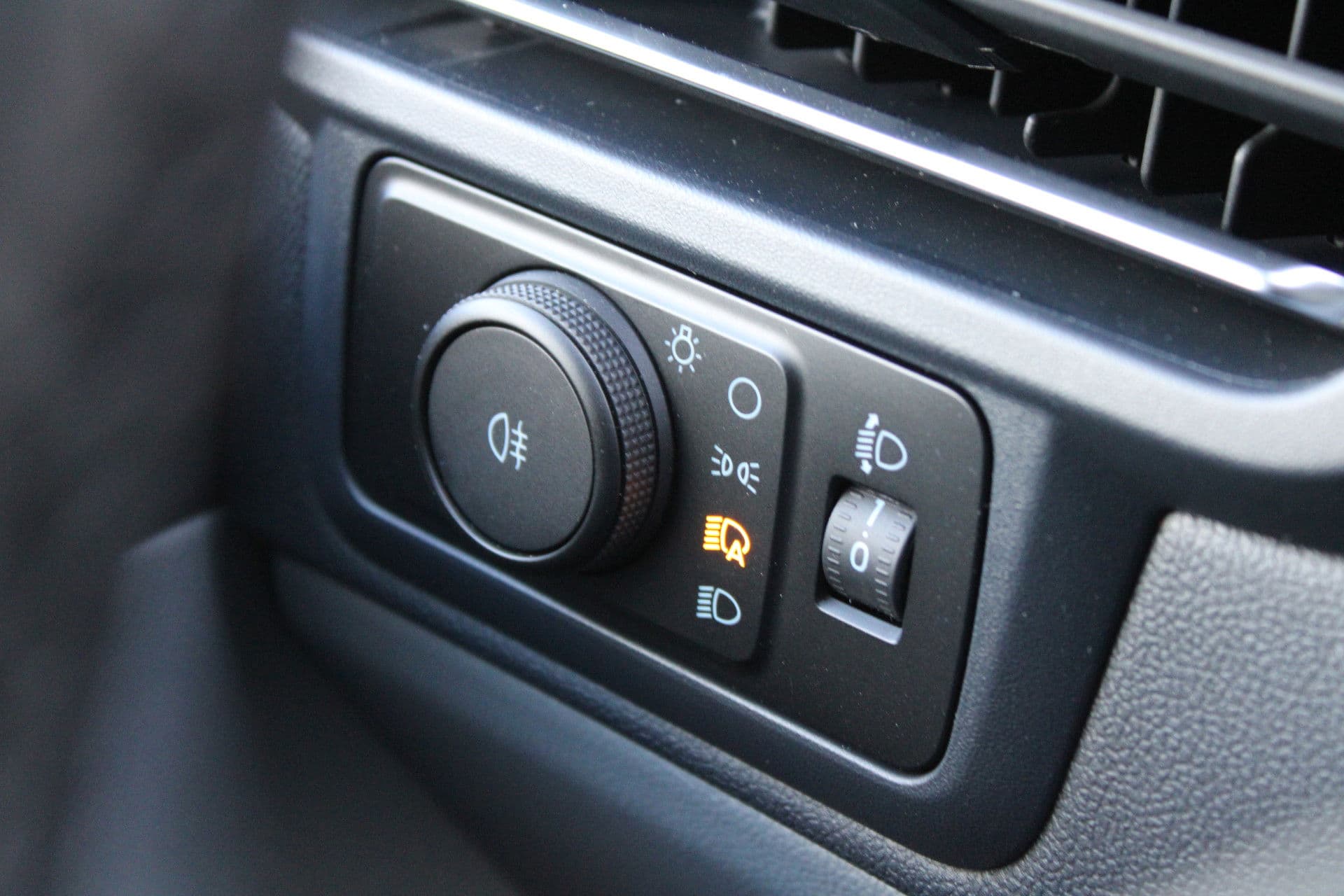 Ford Transit Custom 320 2.0 TDCI L2H1 Limited 150pk - Adaptive Cruise - Verwarmd stuur - Blind spot - Navigatie - Camera - Draadloos laden - Rijklaar thumbnail 26