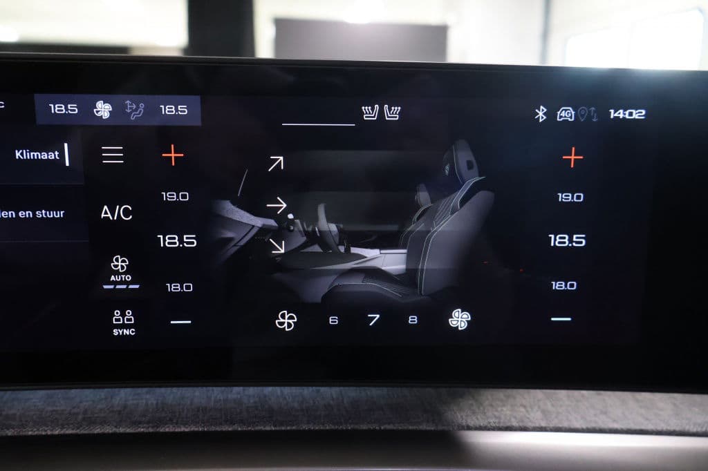 Peugeot 3008 1.2 Hybrid 145 GT thumbnail 23