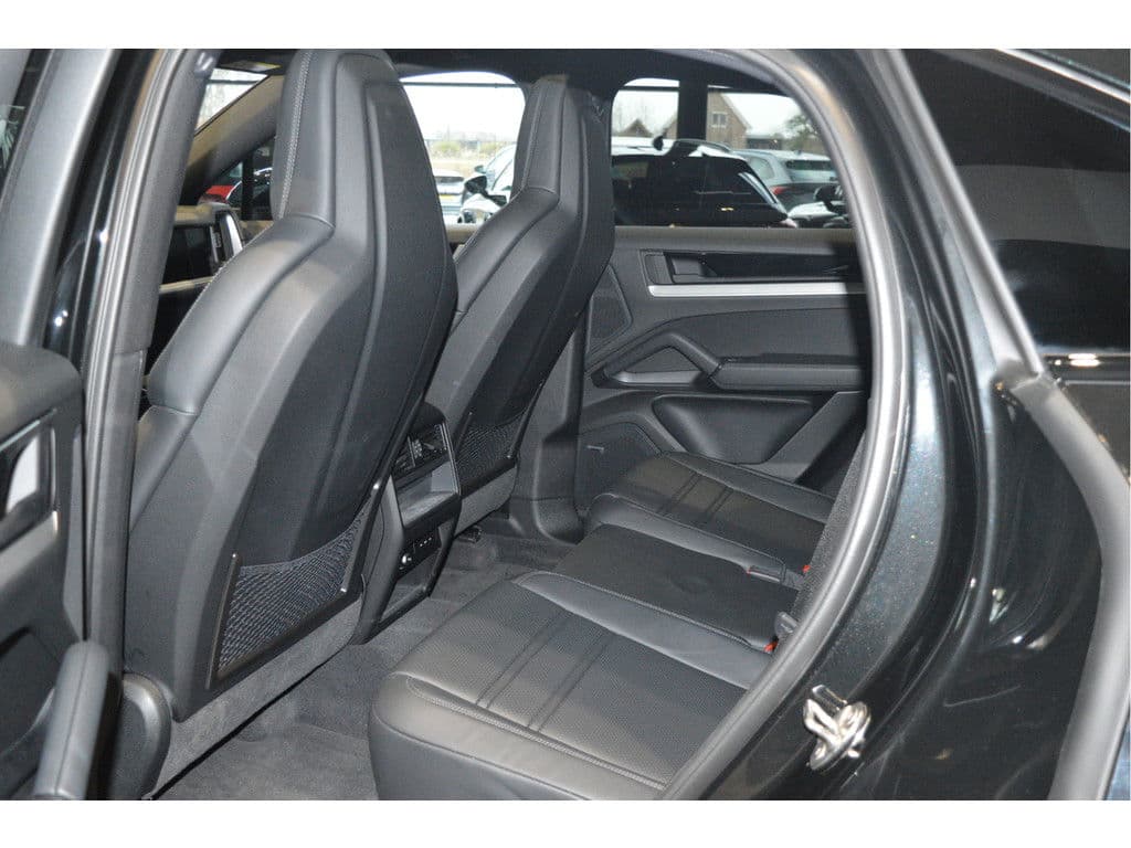 Porsche Cayenne Coupé 3.0 E-Hybrid pano camera Bose leer 22 inch !! thumbnail 28