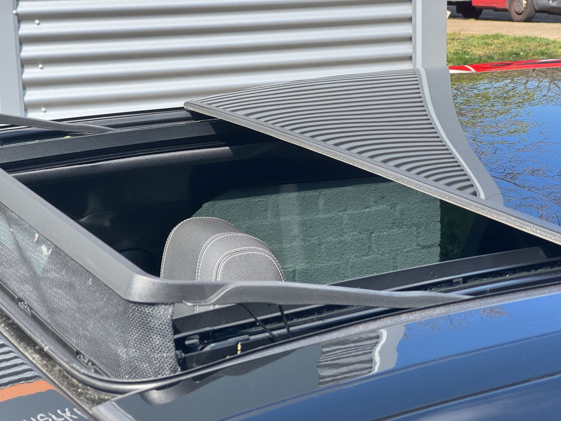 Land Rover Range Rover Velar 2.0 P400e R-Dynamic | Pano | Two-Tone | 360 | Virtual | HUD | 21'' thumbnail 10