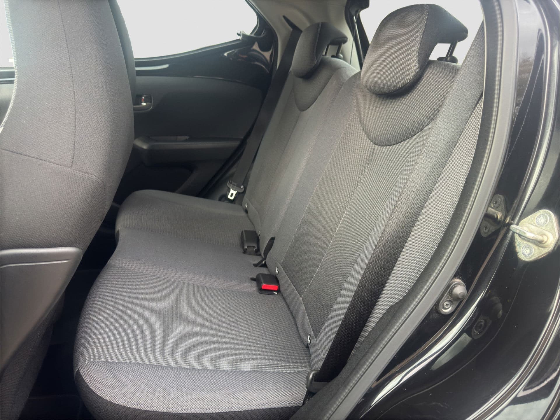 Toyota Aygo 1.0 VVT-i X-Play | Camera | Apple Carplay thumbnail 18