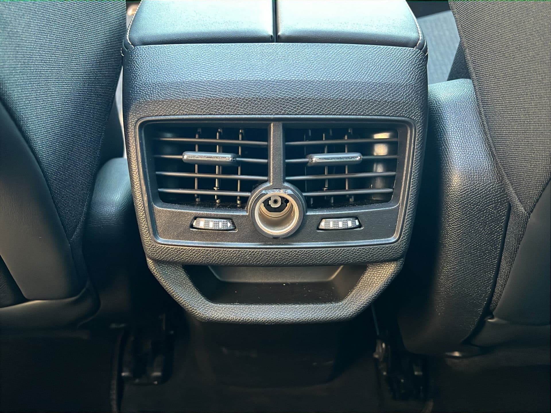 Peugeot 3008 1.6 PureTech GT Line | Pano | Camera | Keyless | NL Auto thumbnail 23