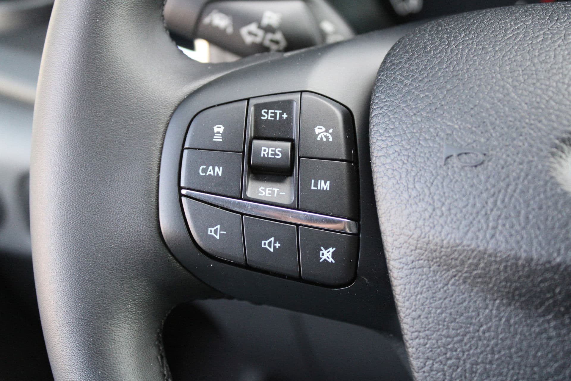 Ford Transit 350 2.0 TDCI L3H2 Trend 130pk Trend - Navigatie - Blind Spot - Adaptive cruise - Camera - 270gr deuren - Trekhaak - Rijklaar thumbnail 11