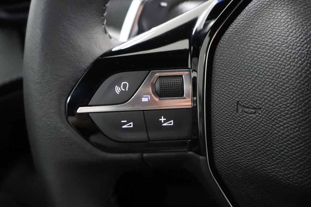 Peugeot 2008 1.2 Hybride 145 Allure | 360 Camera | Luxe thumbnail 14