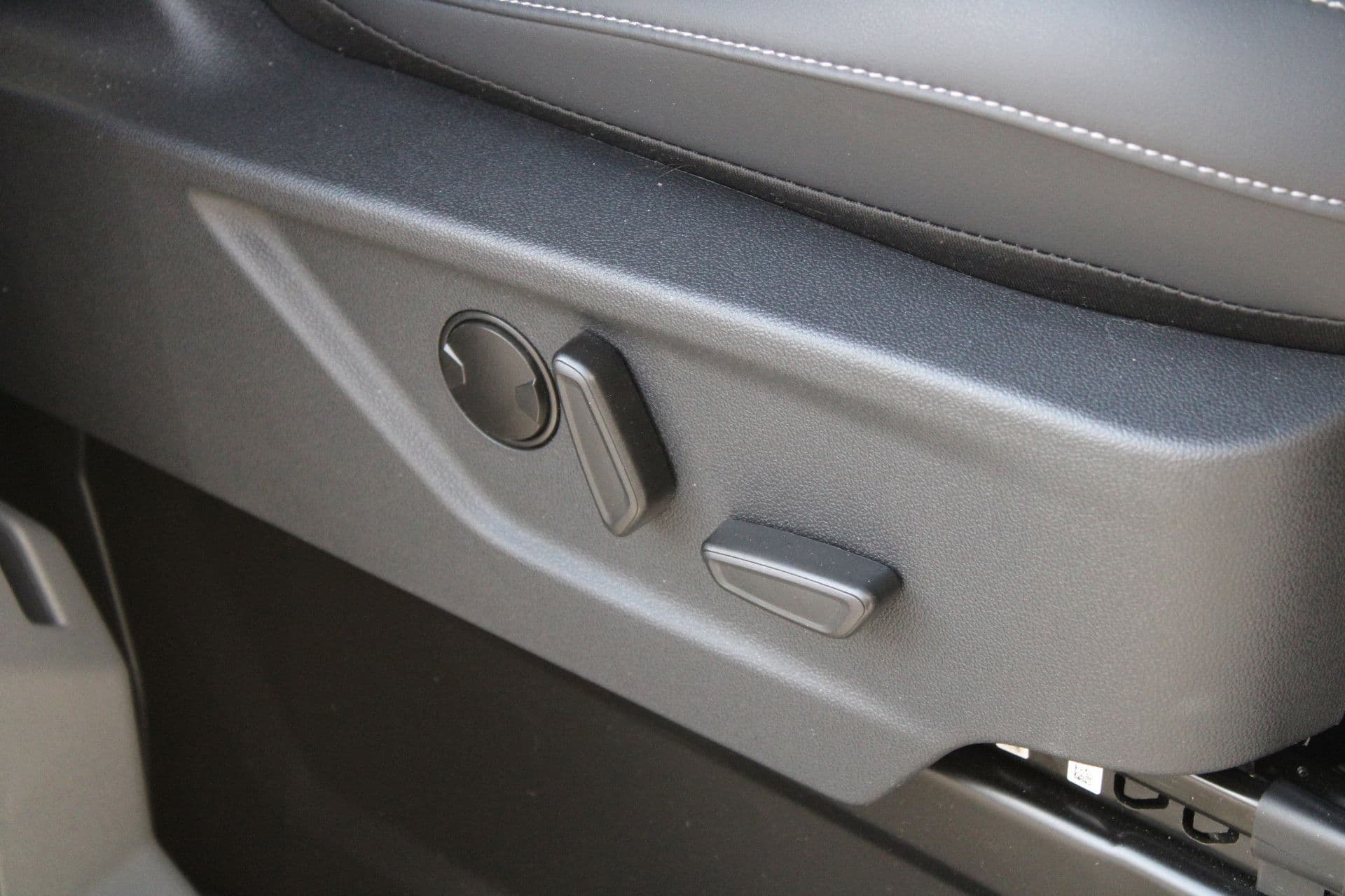 Ford Tourneo Custom 320 2.0 TDCI L2H1 Titanium X DC 170pk - Adaptive Cruise - LED - Blind Spot - Leder - Navigatie - 360 Camera - Trekhaak - Rijklaar thumbnail 48