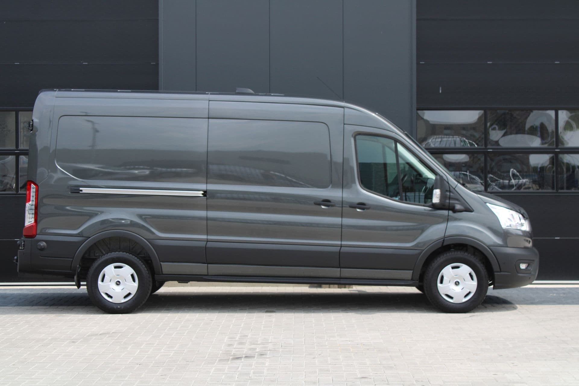 Ford Transit 350 2.0 TDCI L3H2 Trend 165pk - Facelift - 2x Schuifdeur - 360 Camera - Trekhaak - ACC - Stoel & Stoelverwarming - Blind Spot - Navi - 270gr deuren - Rijklaar thumbnail 5