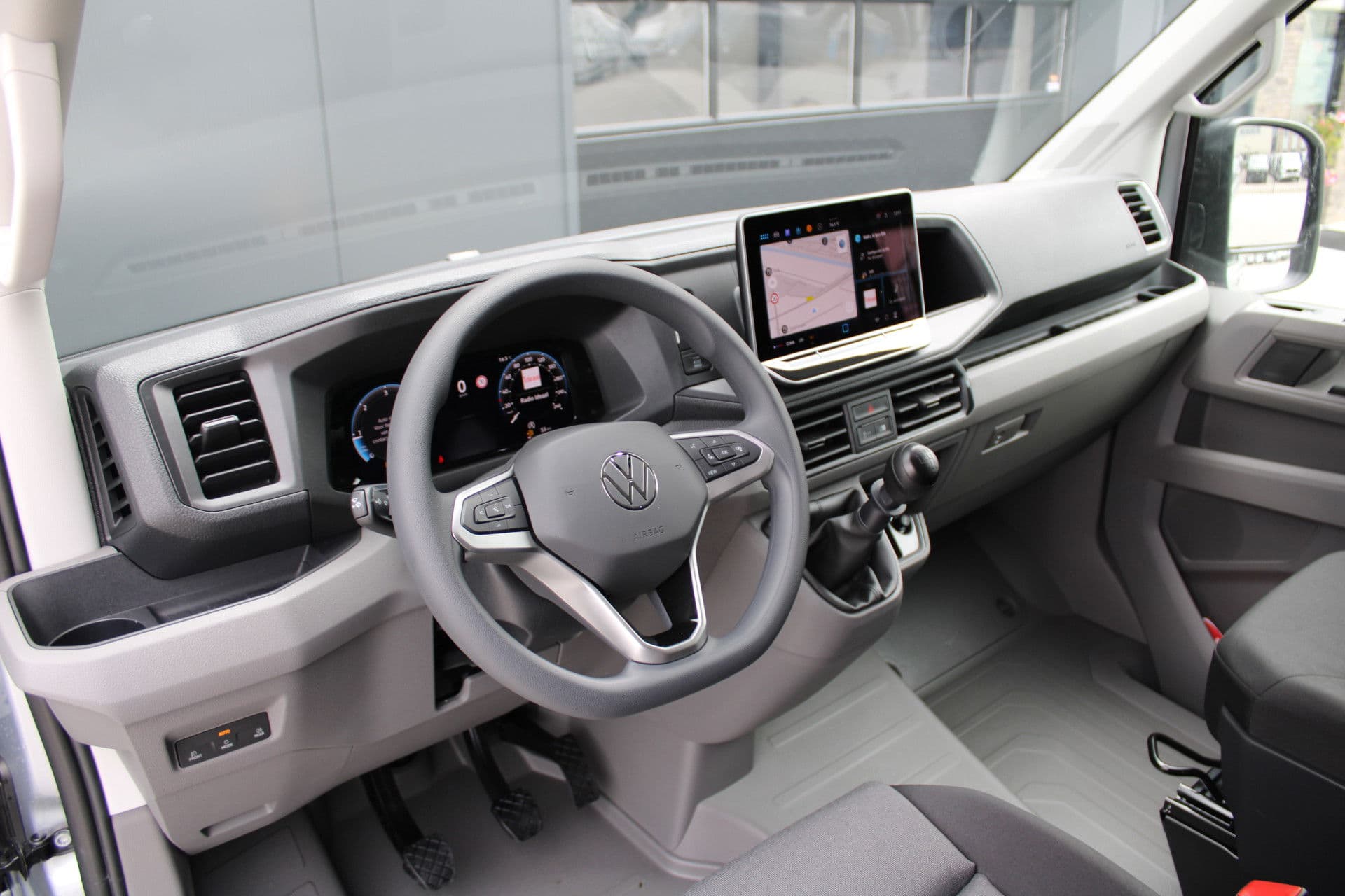 Volkswagen Crafter 30 2.0 TDI L3H3 140pk - Navigatie - DAB - Geveerde Stoel - Camera - Carplay - Rijklaar thumbnail 3