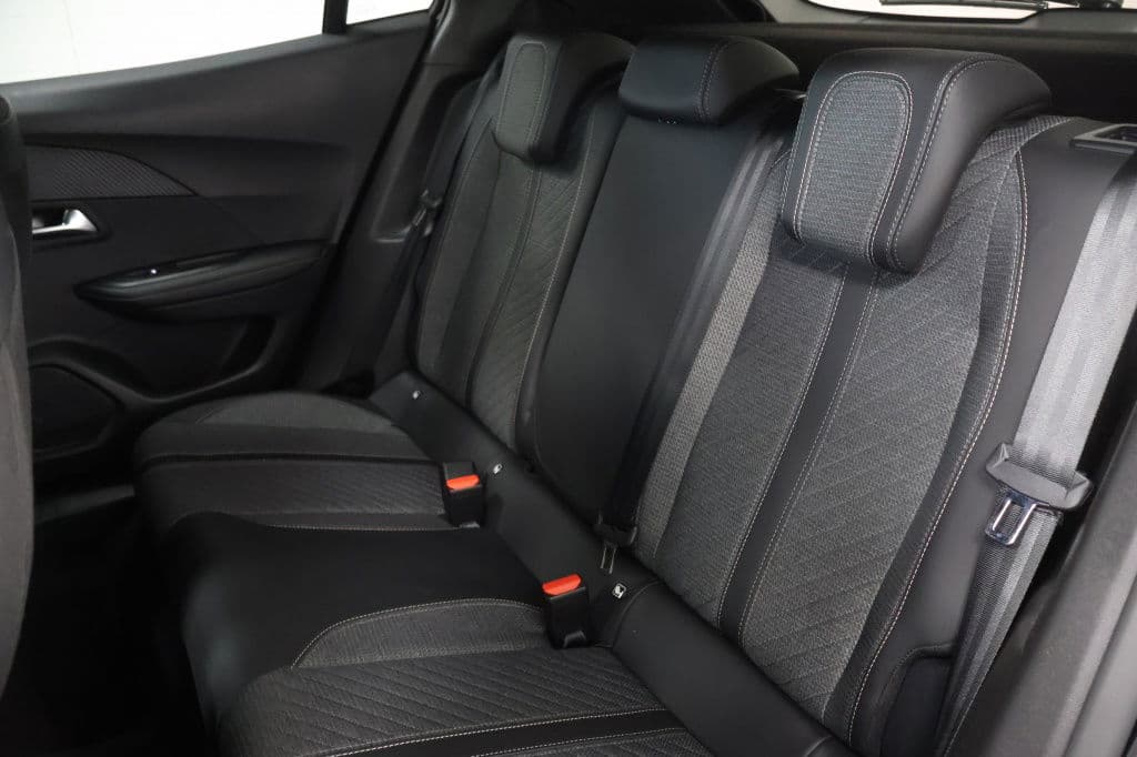 Peugeot 2008 1.2 Hybride 145 Allure | 360 Camera | Luxe thumbnail 8