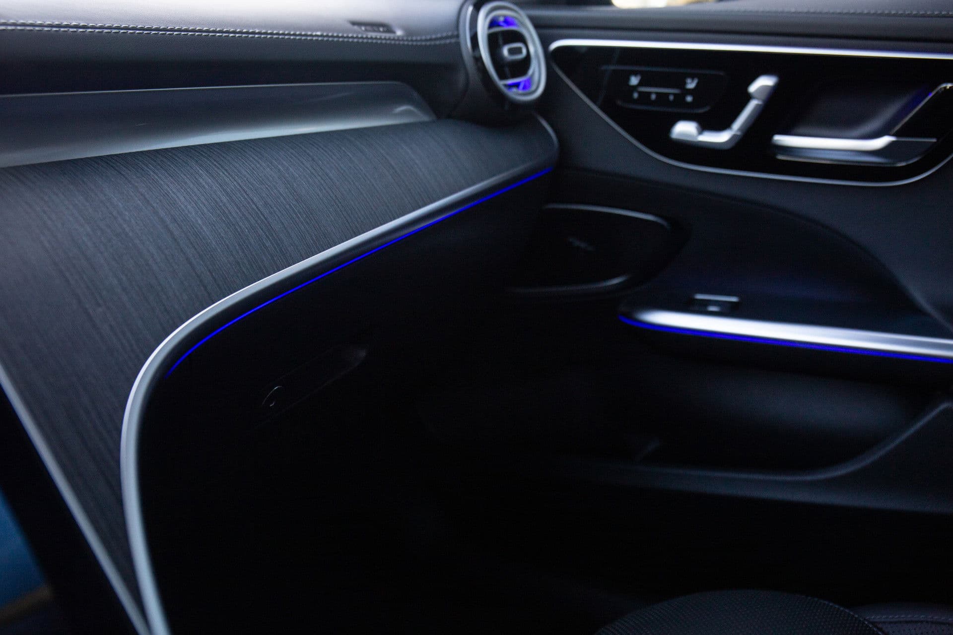 Mercedes-Benz C-Klasse Estate 300 e AMG Line , Panoramadak, Sfeerverlichting, 3D-camera, HUD thumbnail 28