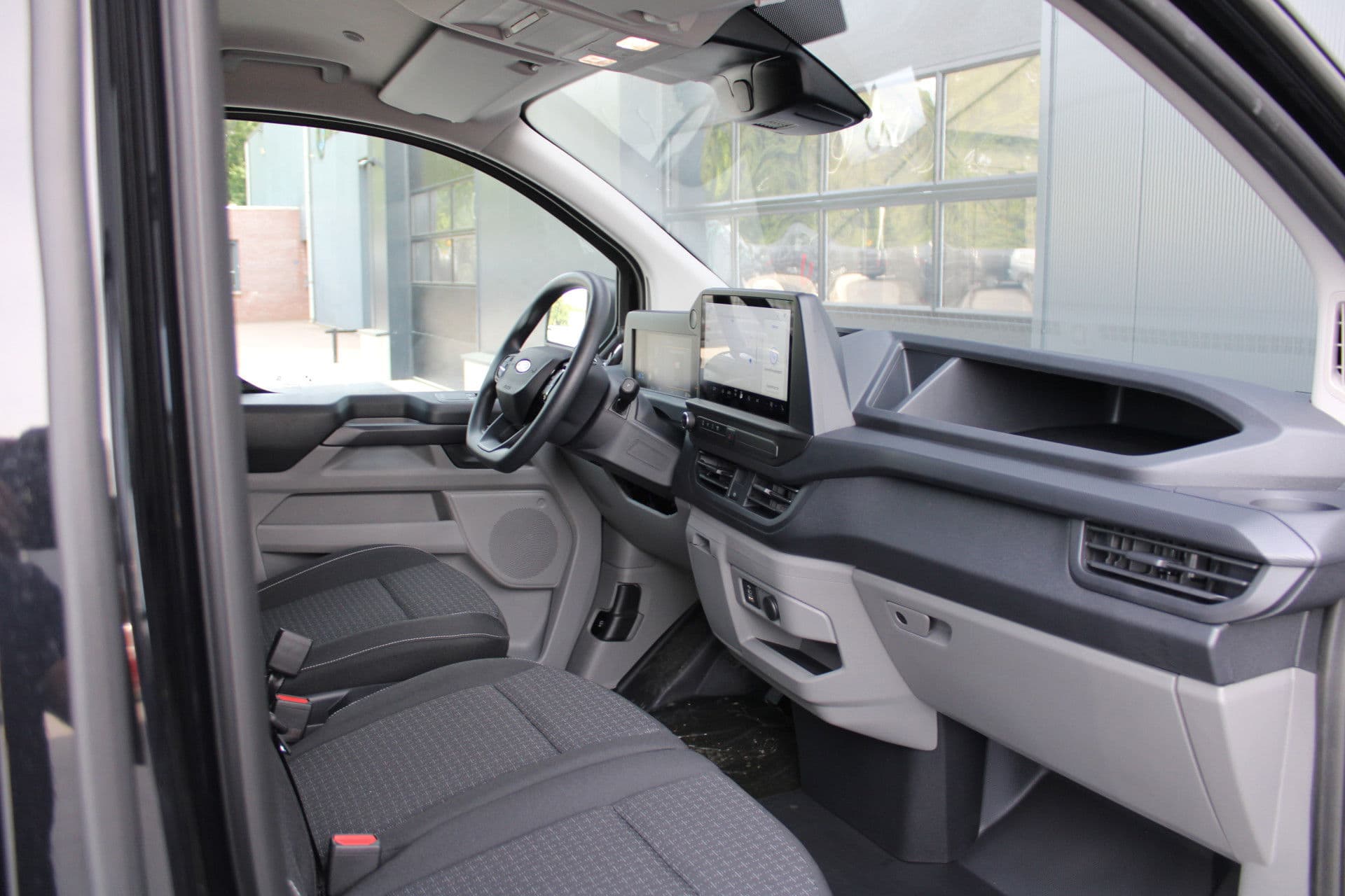 Ford Transit Custom 320 2.0 TDCI L2H1 Trend 170pk - Achterklep - Carplay - Android - LED koplampen - Stoelverwarming - 70l tank - Rijklaar thumbnail 30