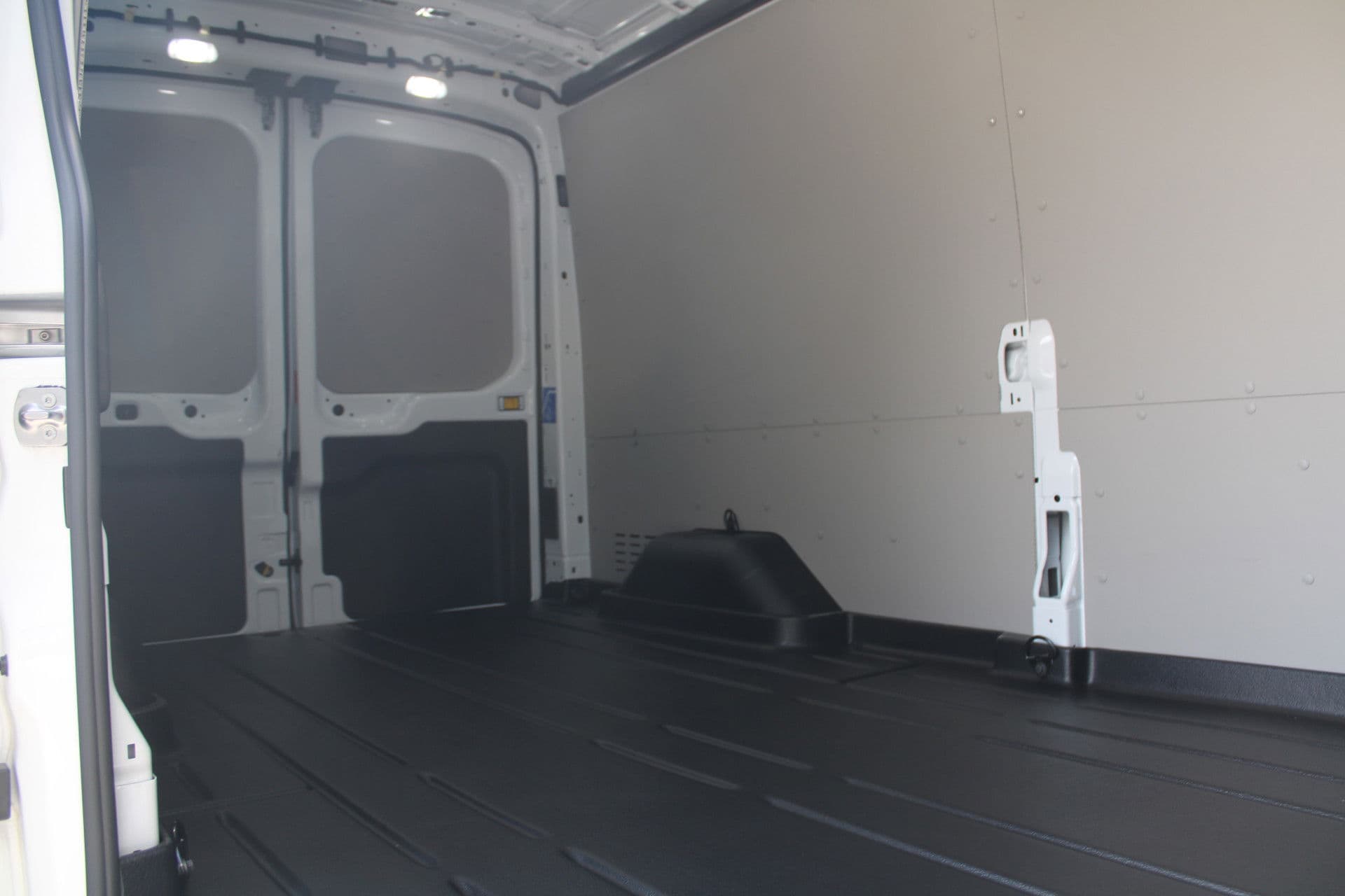 Ford E-Transit 350 L3H2 Trend 68 kWh Vol Elektrisch - 360 Camera - Pro Power Onboard - Dodehoek Assistent - Rijklaar thumbnail 6