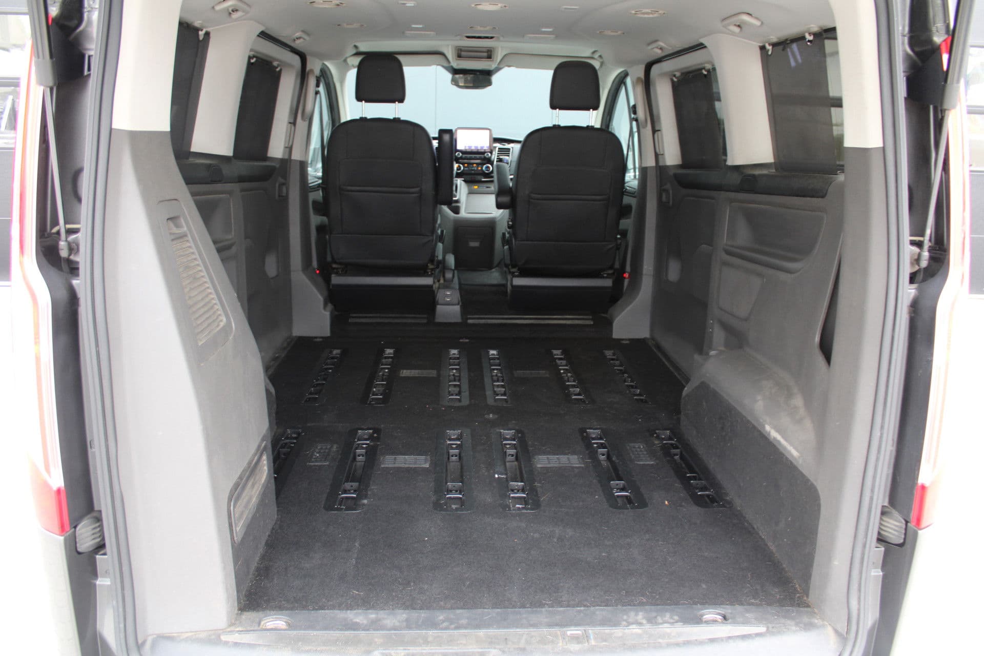 Ford Transit Custom 320 2.0 TDCI L1H1 Tourneo 170pk - Automaat - Leder - ACC - 1+1 stoelopstelling - Bi-Xenon -Stoelverwarming - Rijklaar thumbnail 12